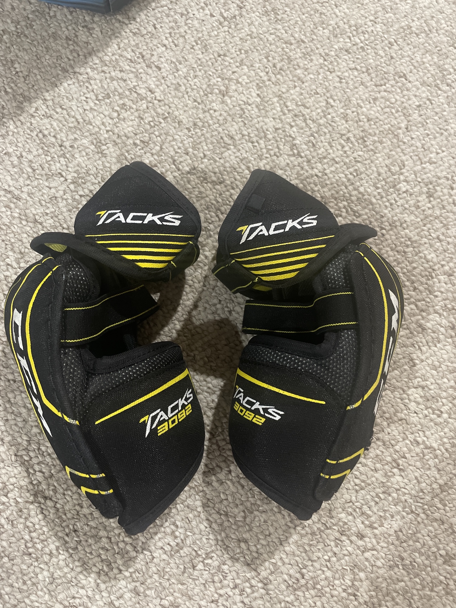 Junior Large CCM Tacks 3092 Elbow Pads SidelineSwap