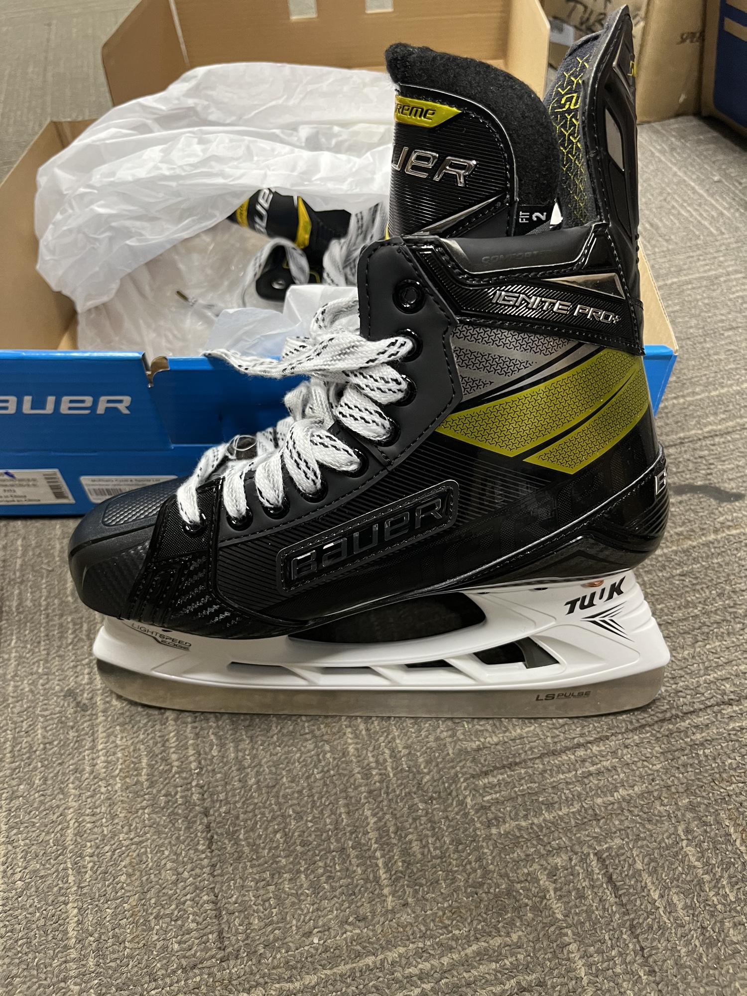 New Bauer Size 8 Supreme Ignite Pro+ Hockey Skates SidelineSwap