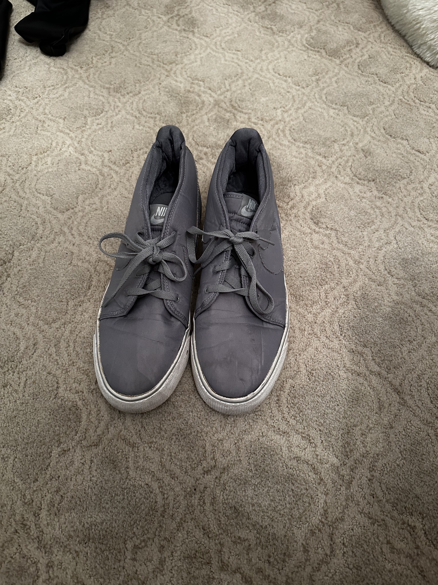 Gray Size 11 (Women's 12) Nike Shoes SidelineSwap