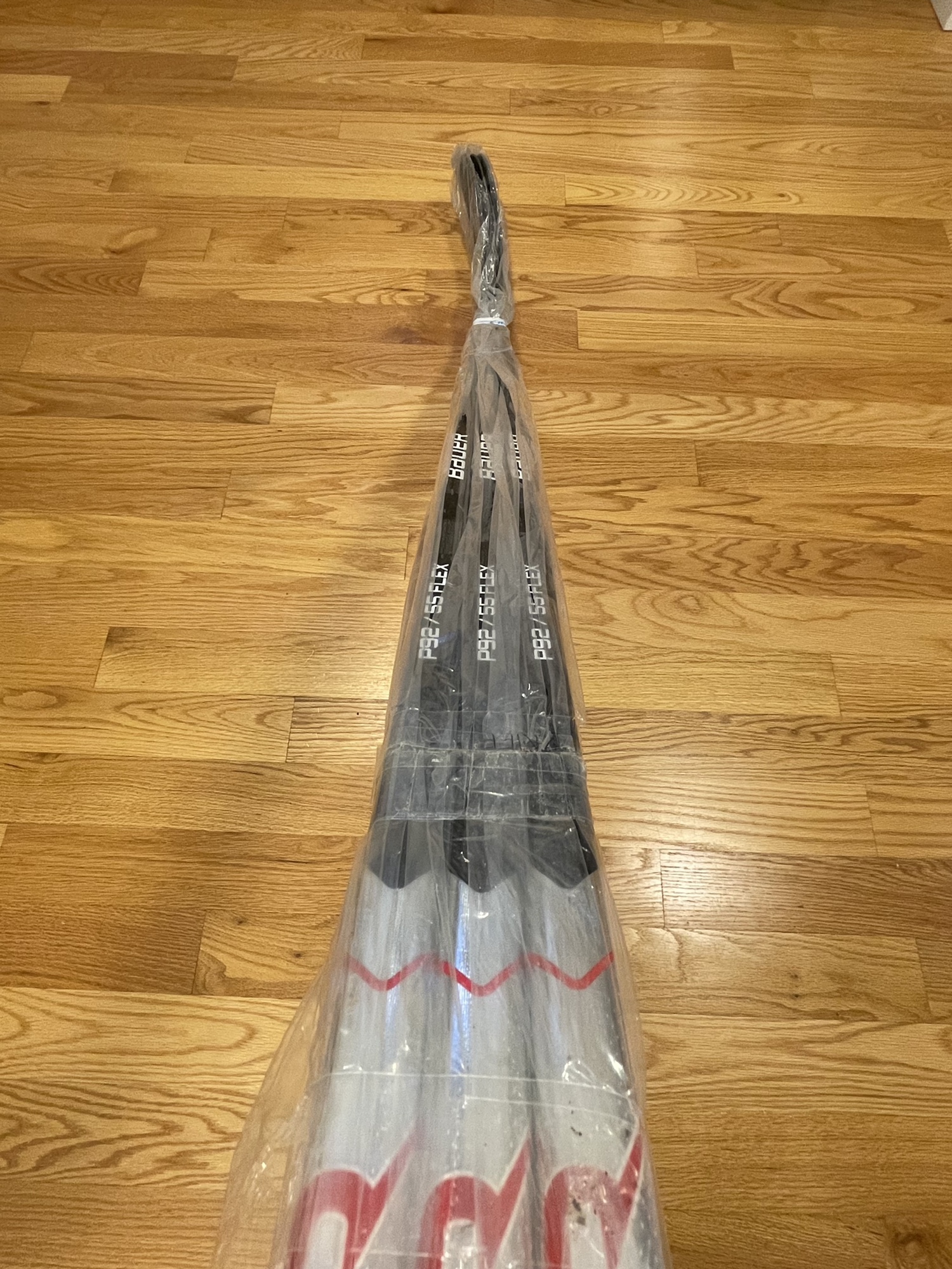 New Bauer Vapor Hyperlite Grip Hockey Sticks Intermediate, Right