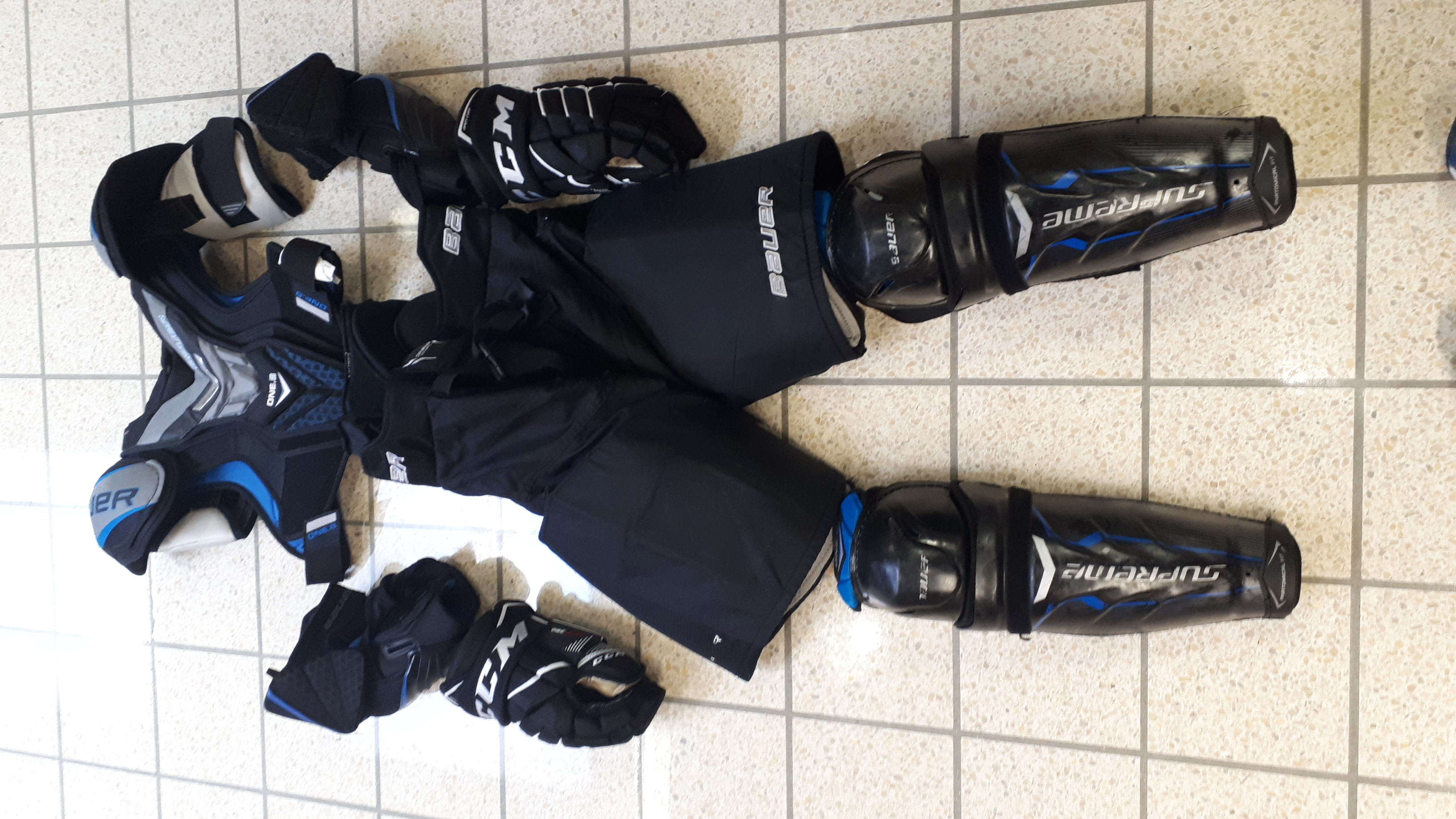 Bauer One.8/One95 Senior ELITE Medium Full Equipment Set SidelineSwap