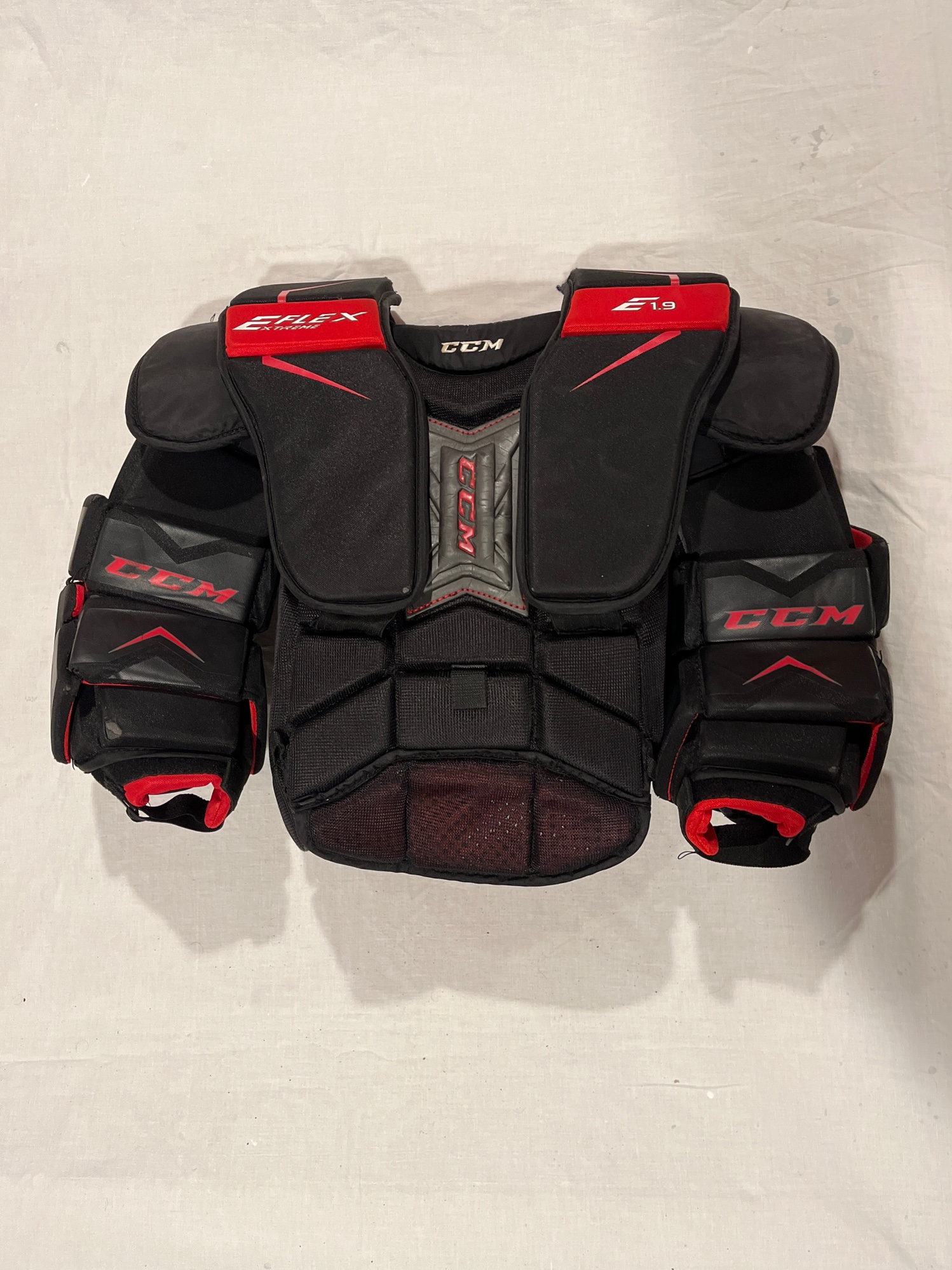 CCM Extreme Flex E1.9 Hockey Goalie Chest & Arm Protector SidelineSwap