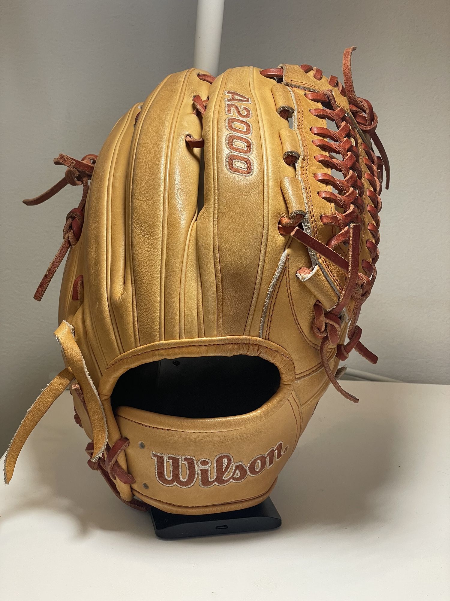 Wilson A2000 D33 11.75” Pitcher/Utility/infield Glove SidelineSwap