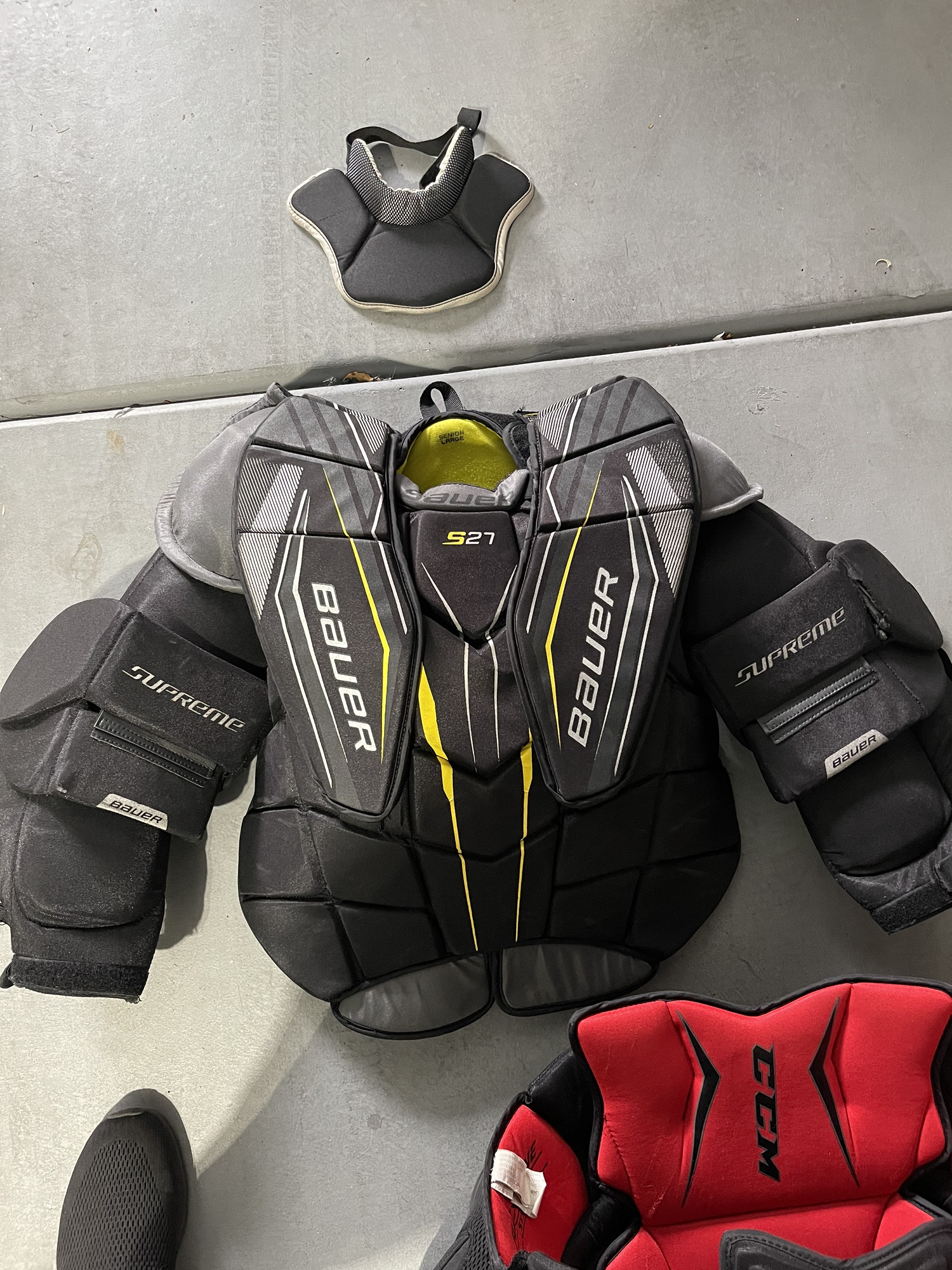 Used Large Bauer Supreme S27 Goalie Chest Protector SidelineSwap