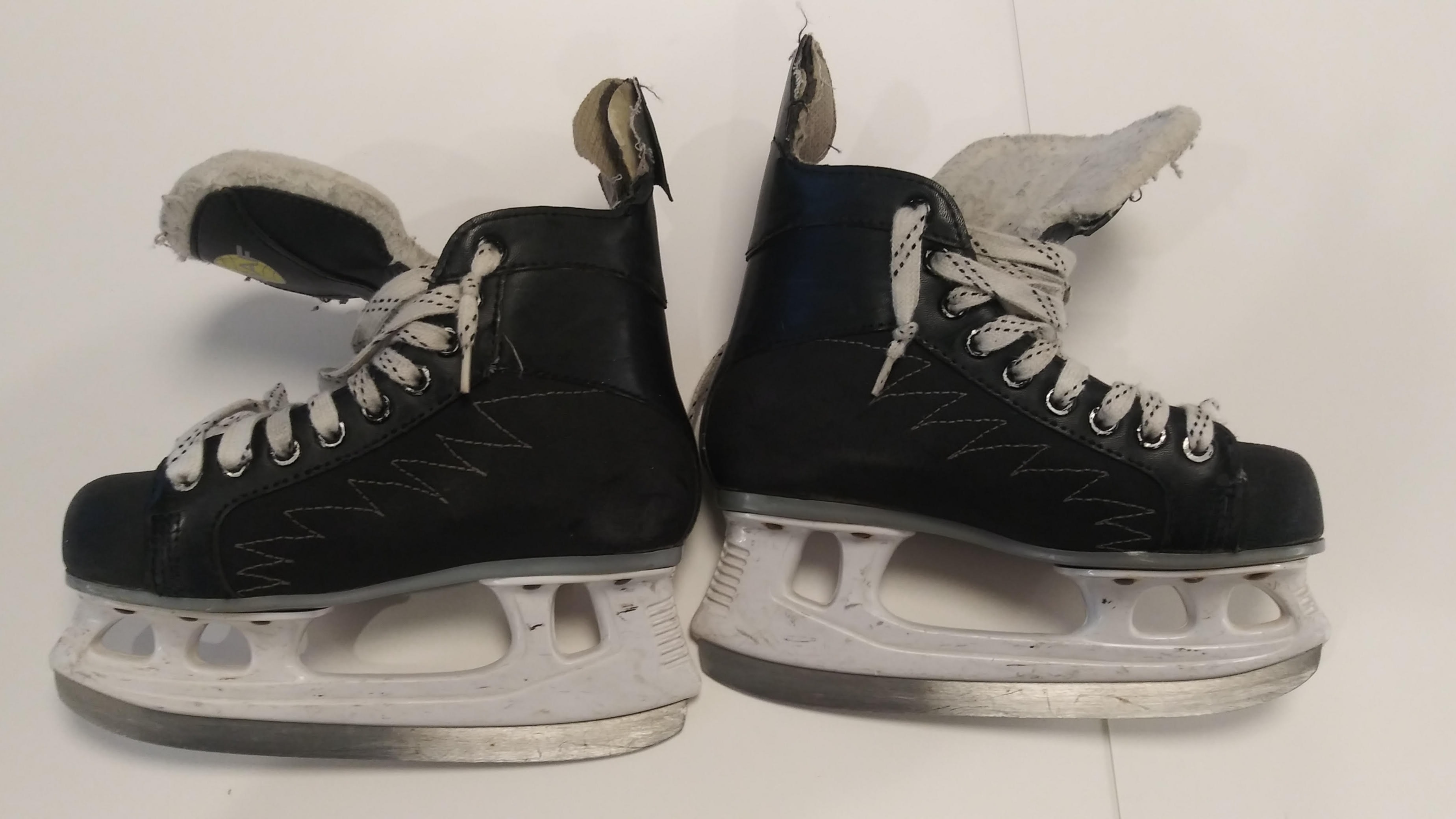 Youth Used Graf pro 2000 Hockey Skates Size 3 SidelineSwap