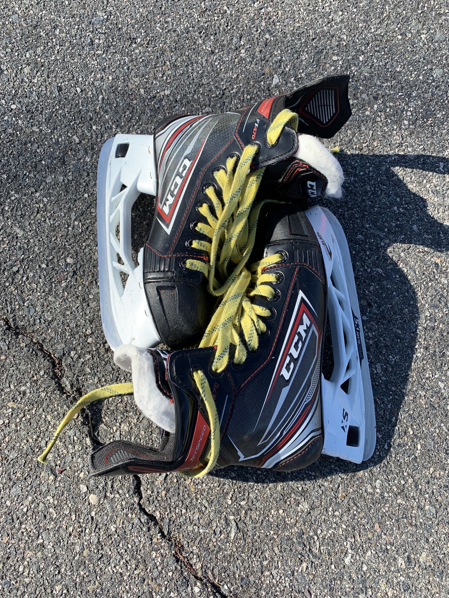 Junior Used CCM JetSpeed FT470 Hockey Skates D&R (Regular) 3.5 SidelineSwap