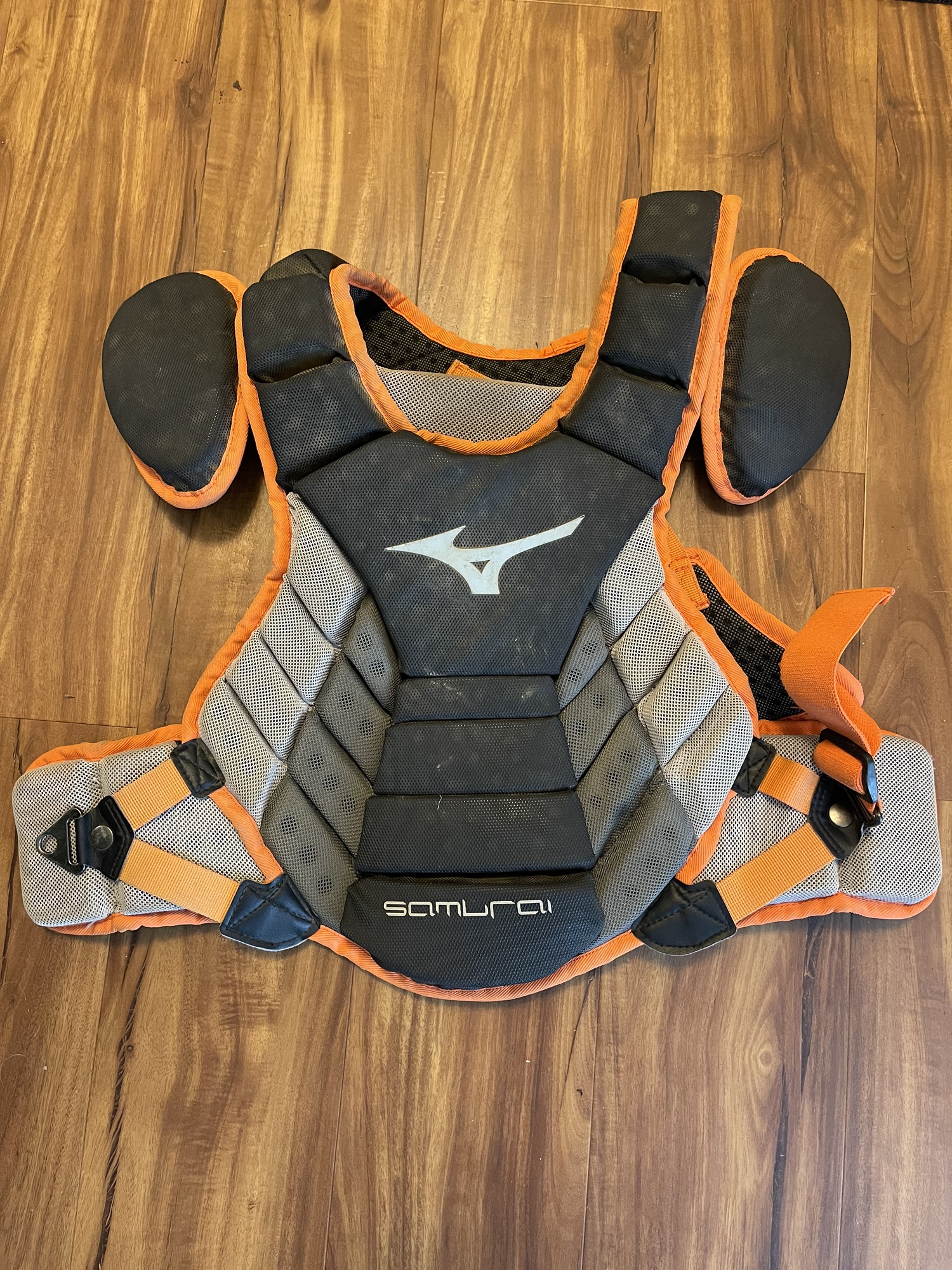 Mizuno Samurai Youth Catchers Shin and Chest Protector SidelineSwap