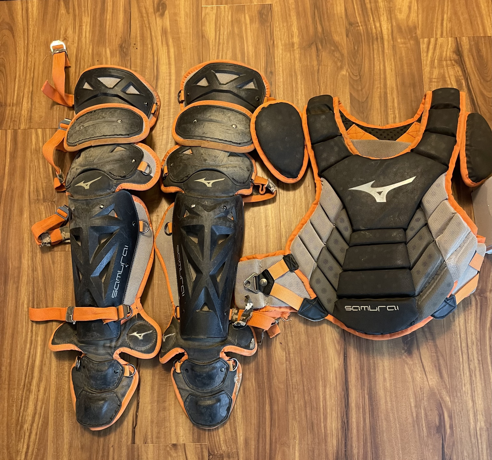 Mizuno Samurai Youth Catchers Shin and Chest Protector SidelineSwap