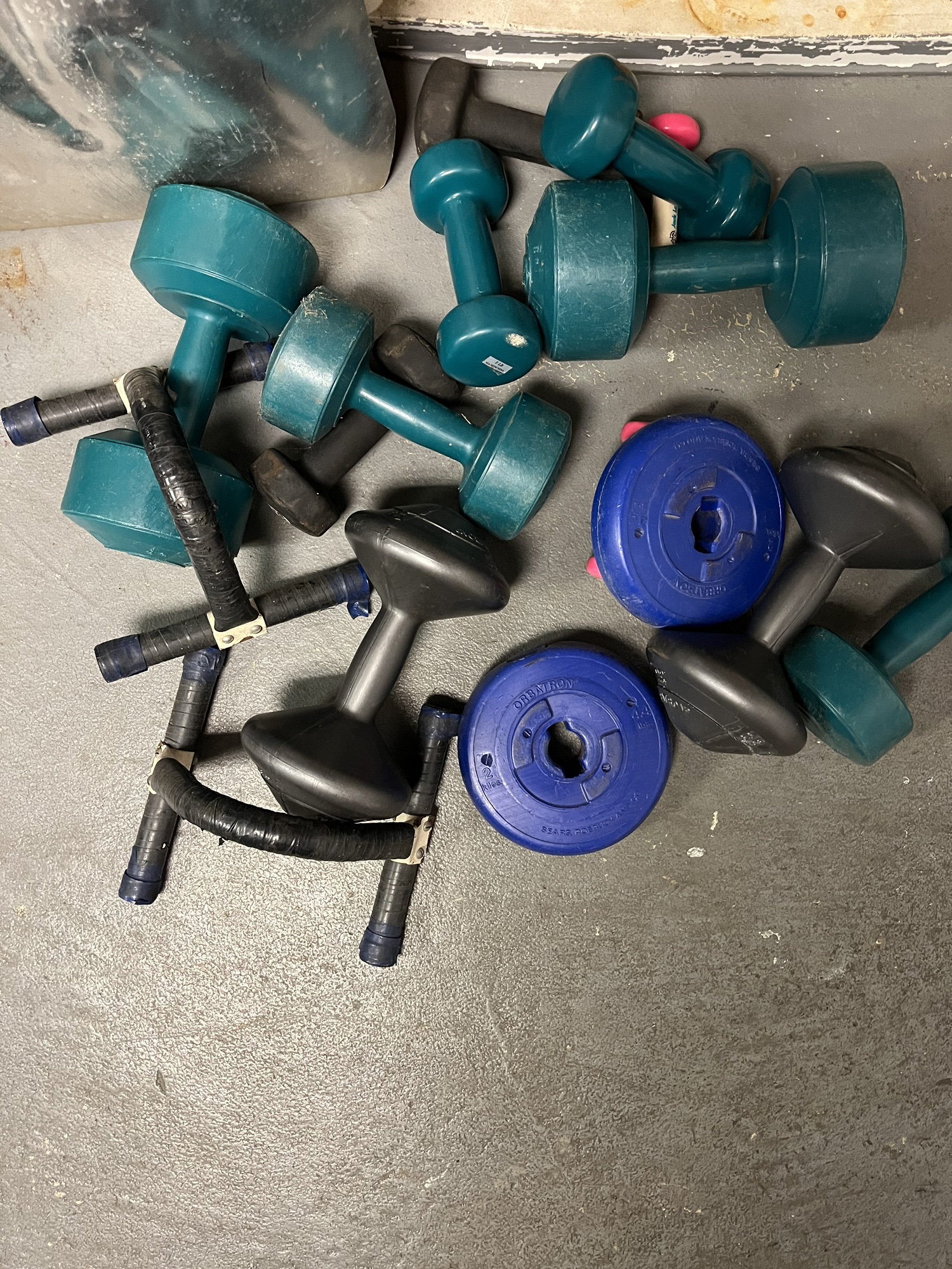 plates-dumbbells-push-ups-helpers-sidelineswap