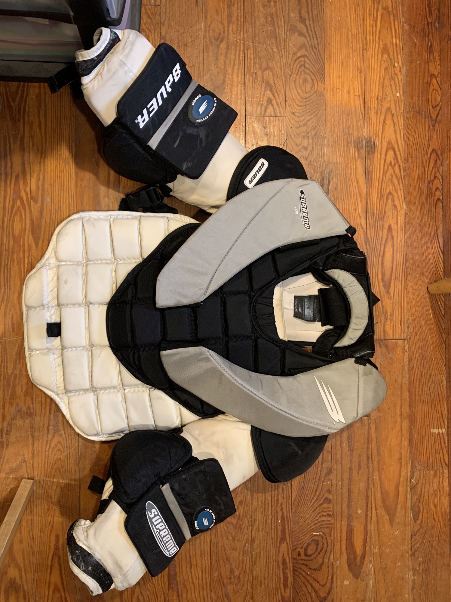 Used Medium Bauer Supreme 1S Goalie Chest Protector SidelineSwap