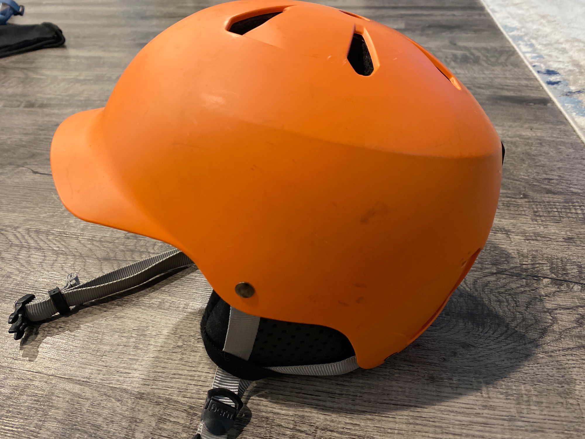 Bern Used Medium ski helmet SidelineSwap