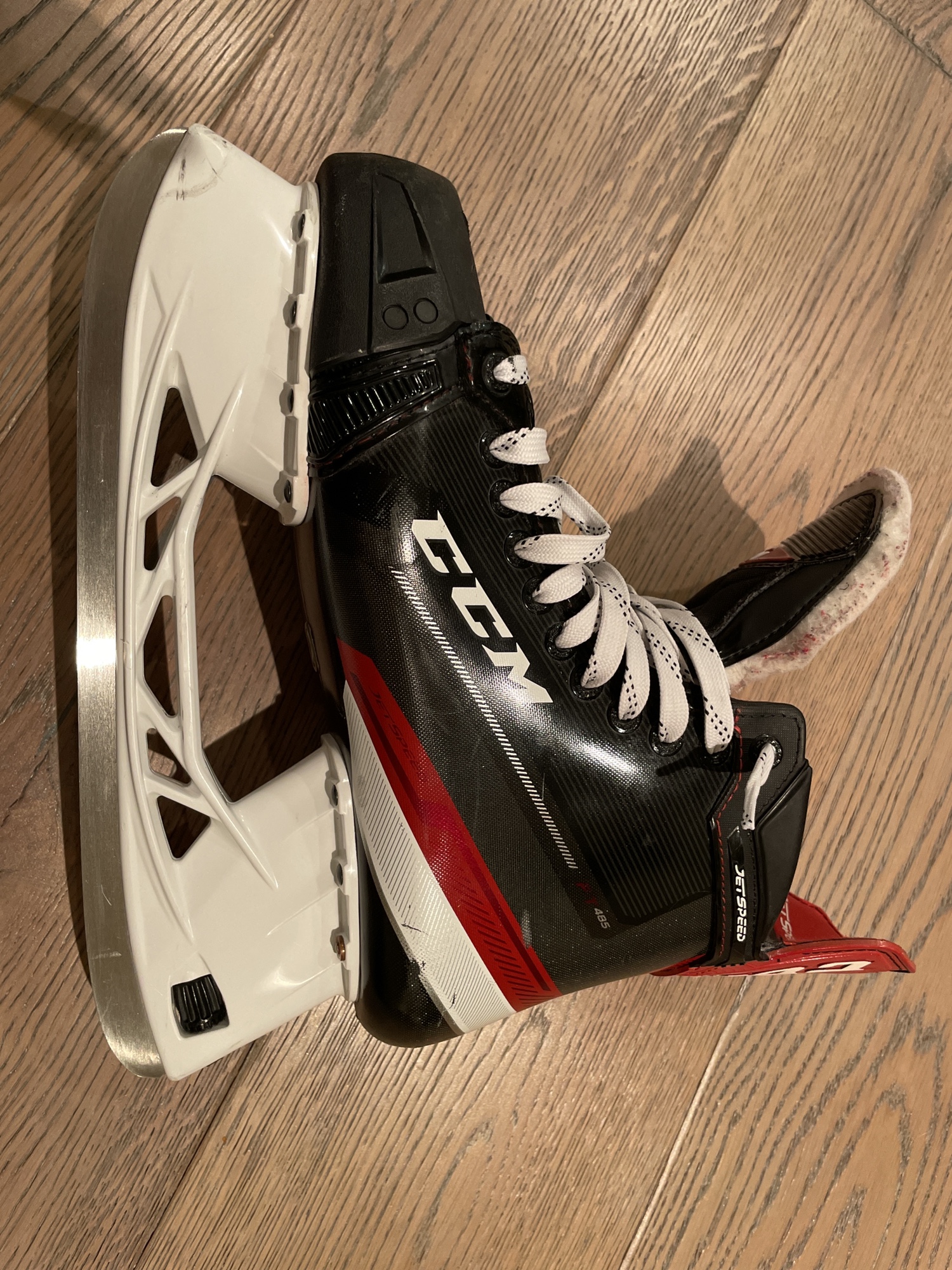 Senior CCM JetSpeed FT485 hockey skates Size 9.5 Wide SidelineSwap