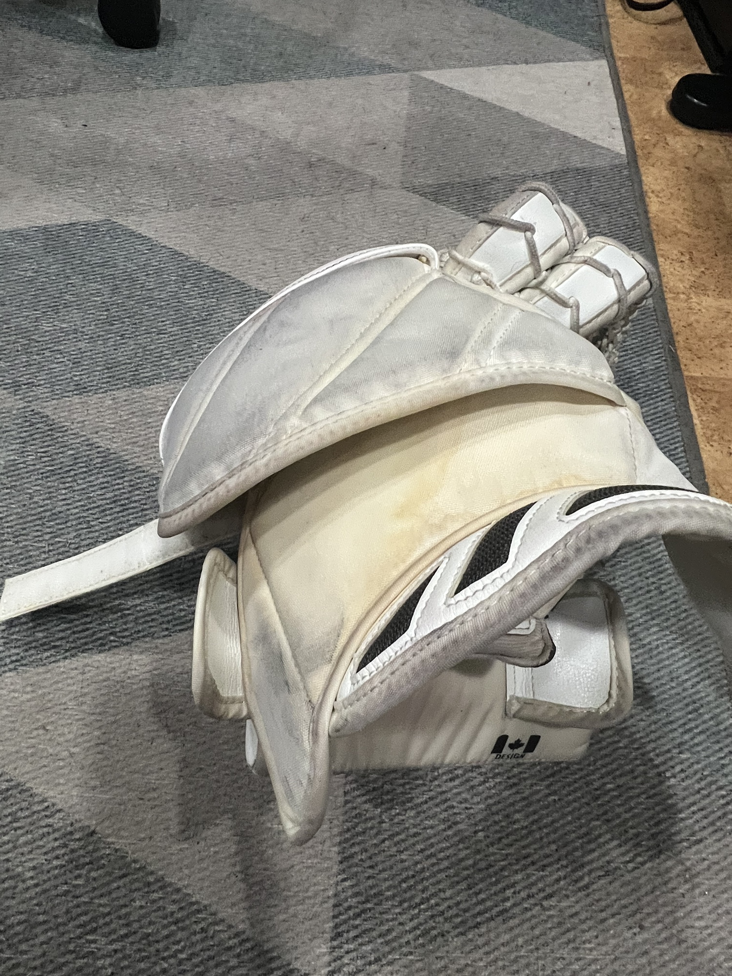 Used Brian’s X Senior glove SidelineSwap