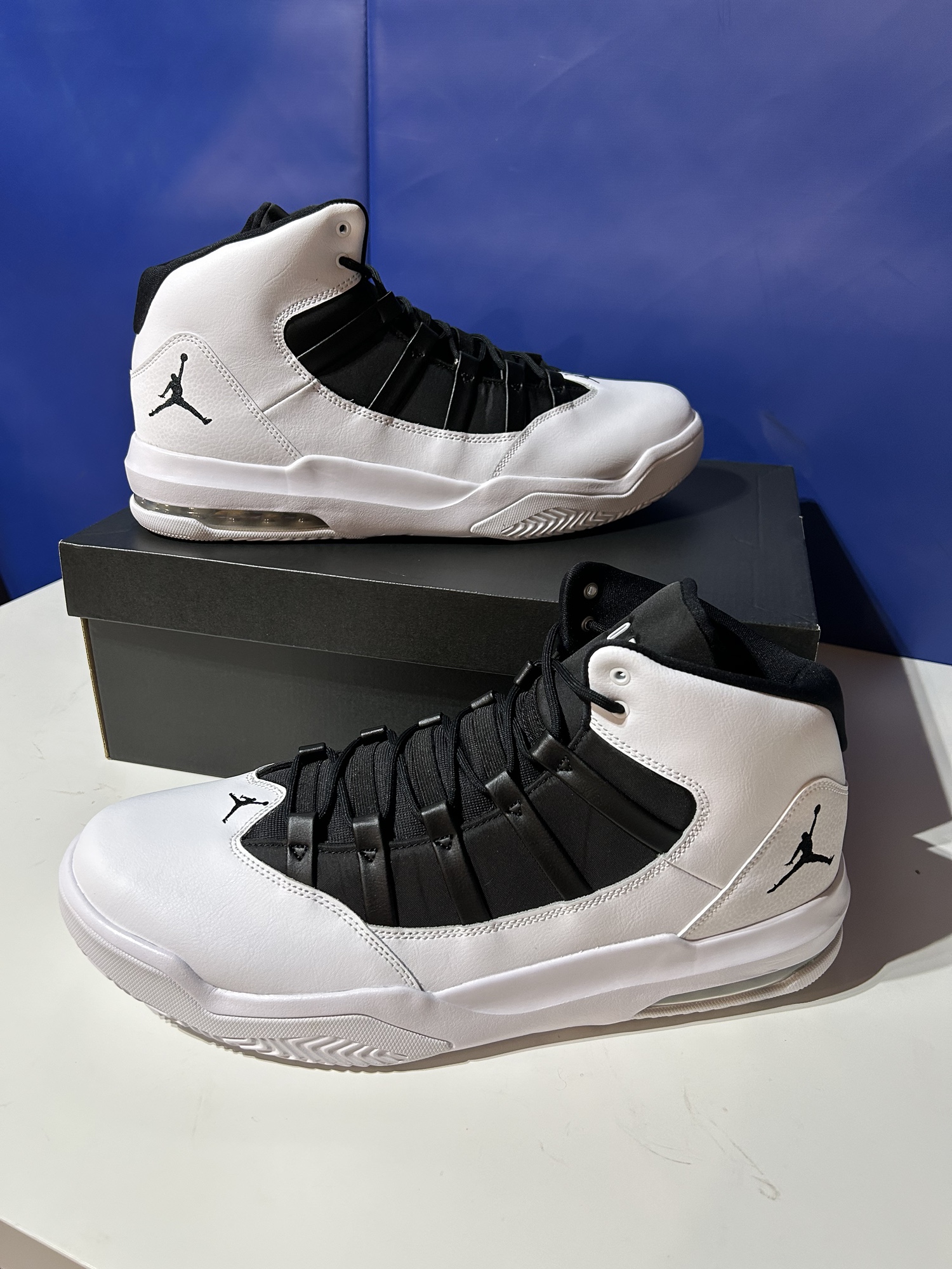 jordan max aura size 15