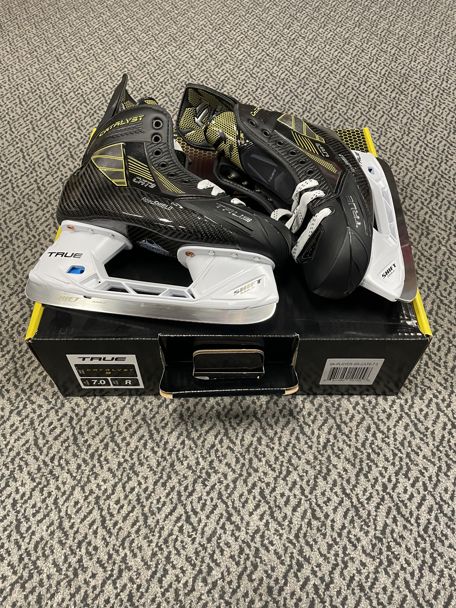True Catalyst 9 Size 7 regular width skates SidelineSwap