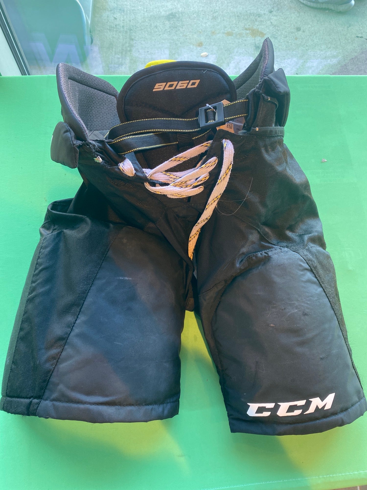 Junior Used XL CCM Tacks 9060 Hockey Pants Retail SidelineSwap