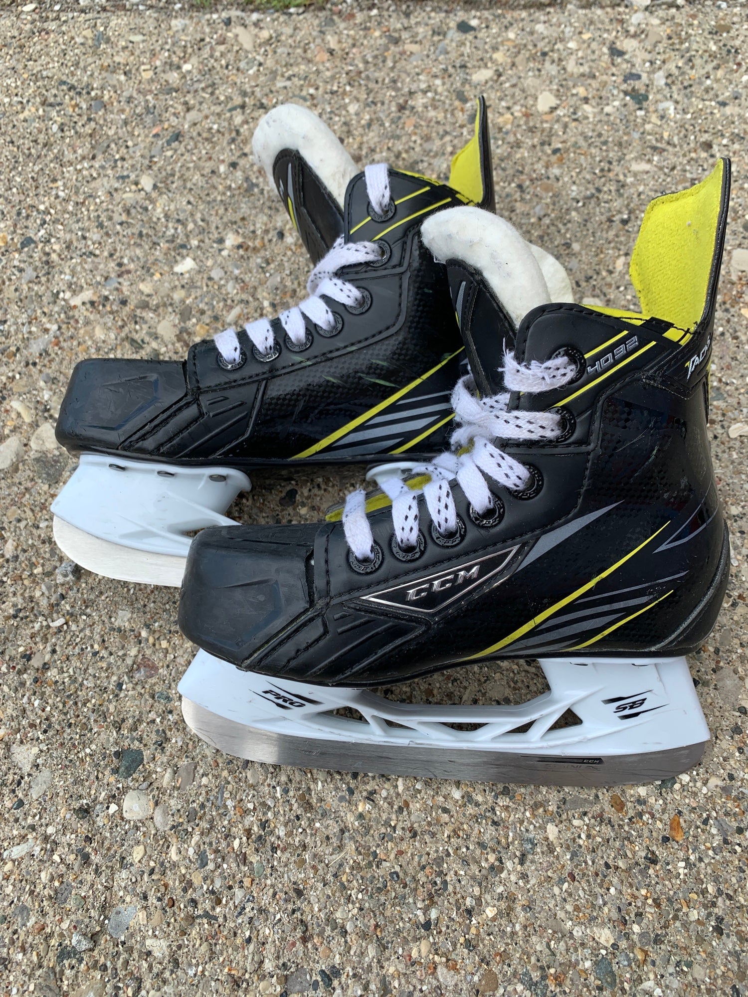 Youth Used CCM Tacks 4092 Hockey Skates D&R (Regular) 11.5 SidelineSwap