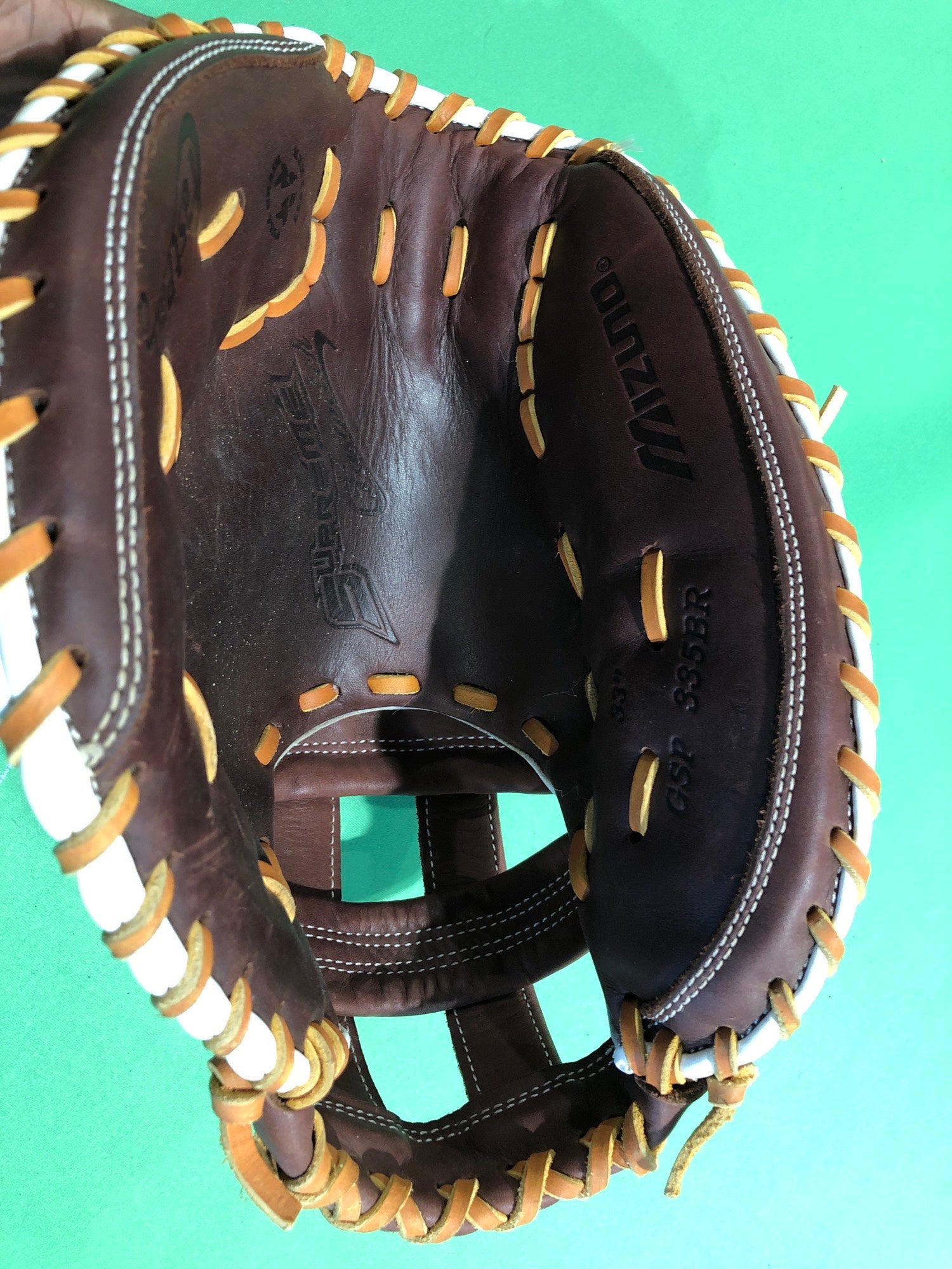 Used Mizuno Supreme Right Hand Throw Catcher's Glove 33" SidelineSwap