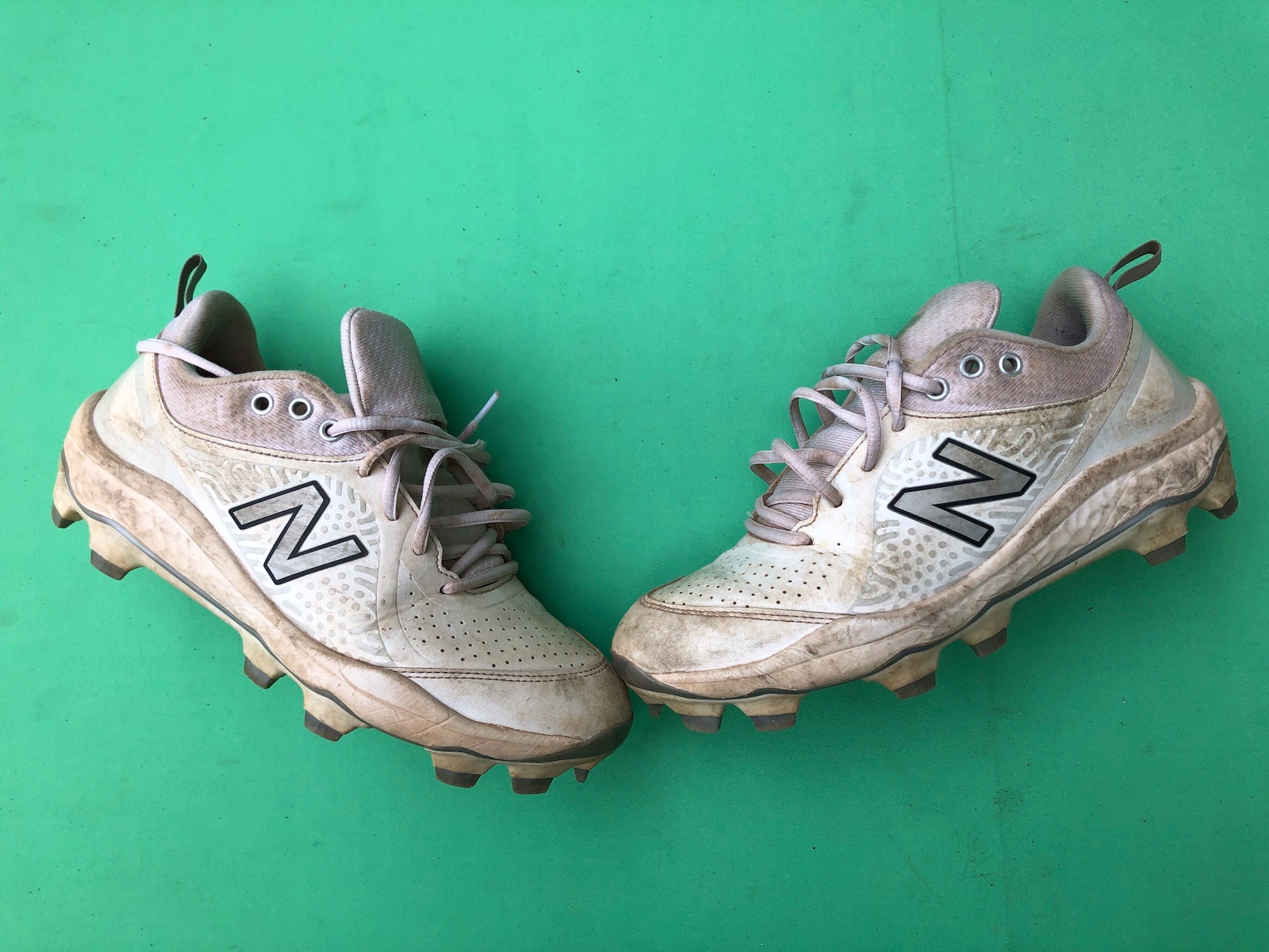 Used New Balance Fastpitch Softball Cleats Size W 7.5 (M 6.5