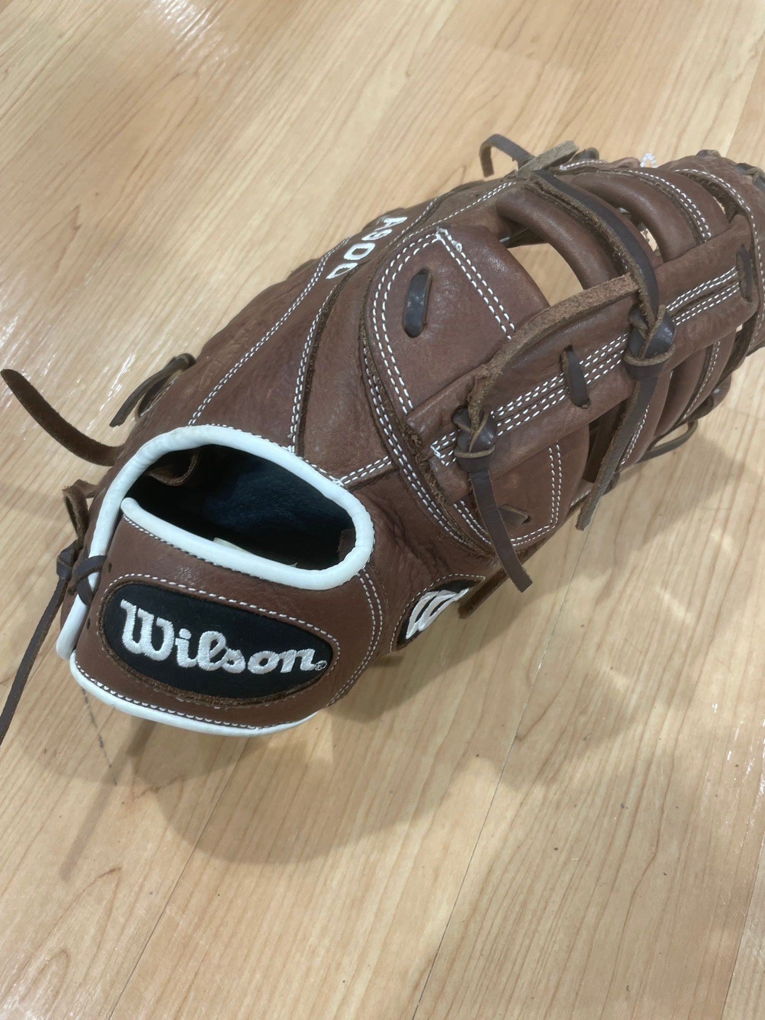 Used Wilson A900 Right Hand Throw Glove 12" SidelineSwap