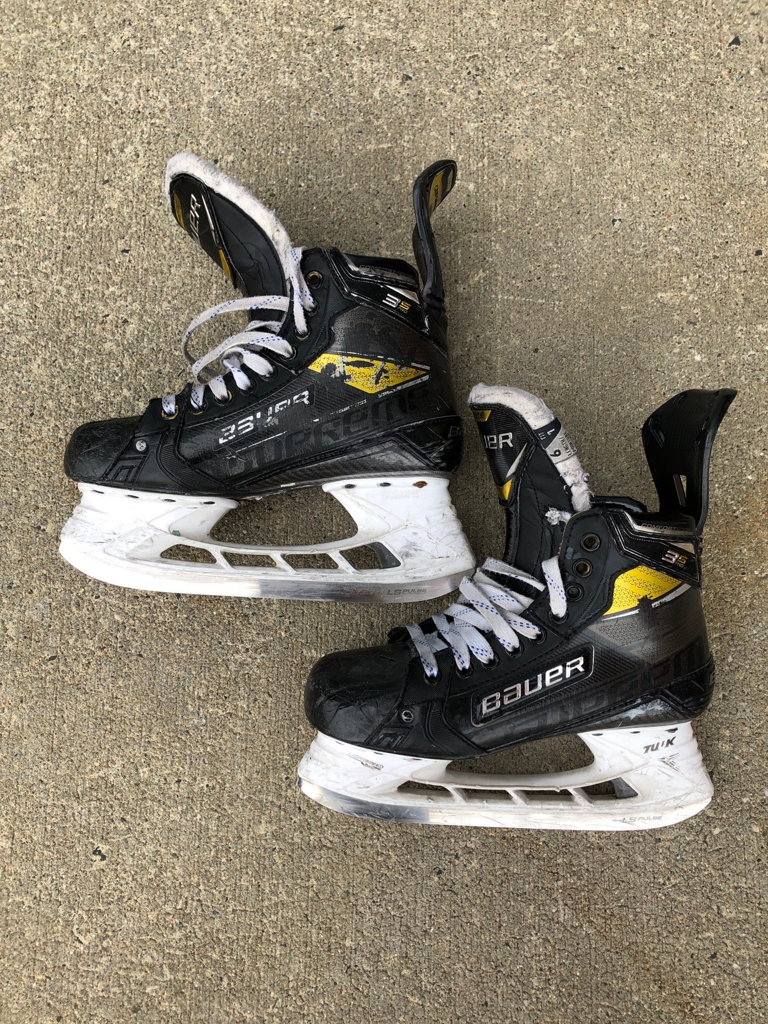 Used Senior Bauer Supreme 3S Pro Hockey Skates (Regular) Size 6.0
