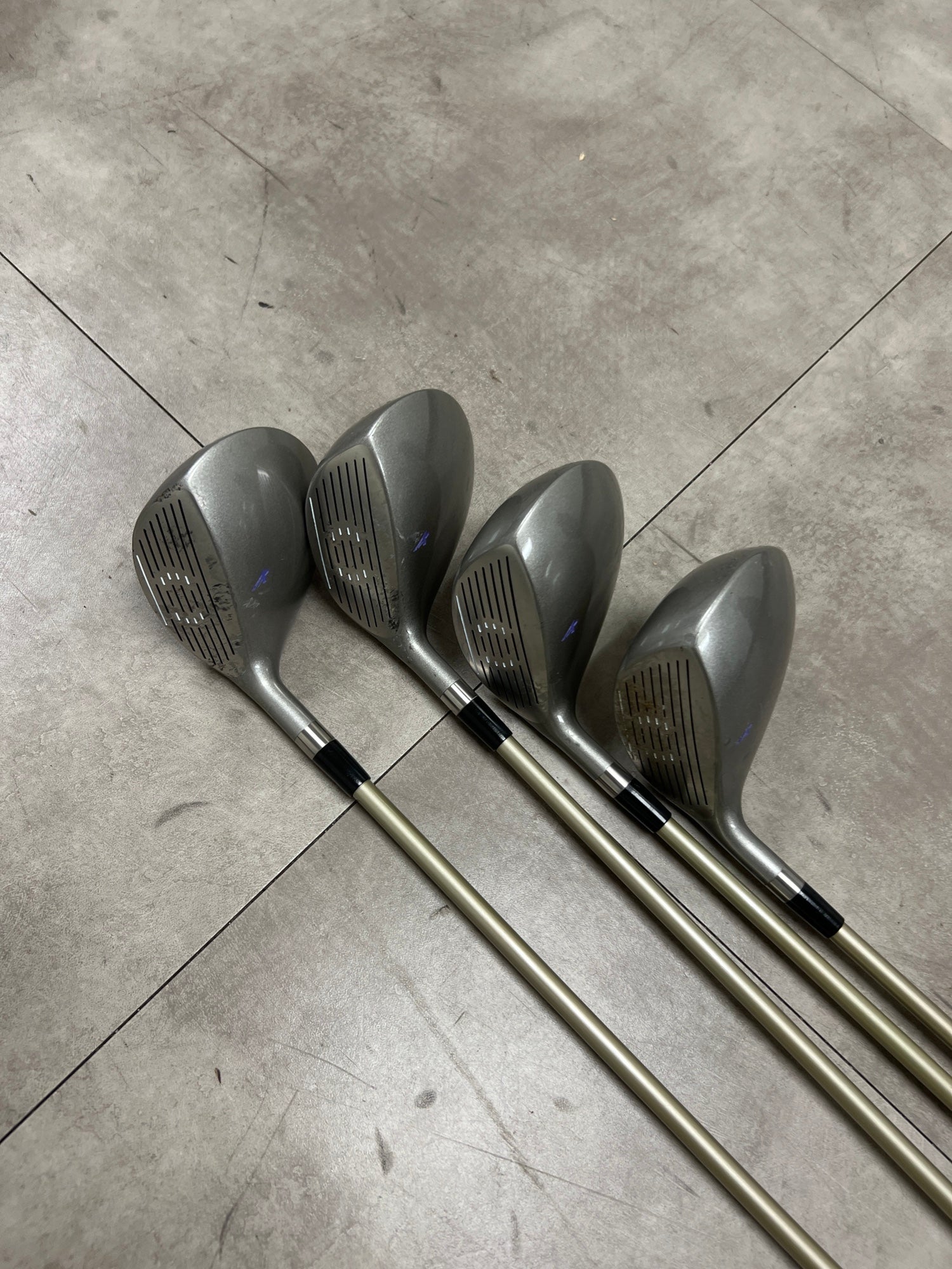 Used Women's Affinity Right Iron Set Ladies Graphite SidelineSwap