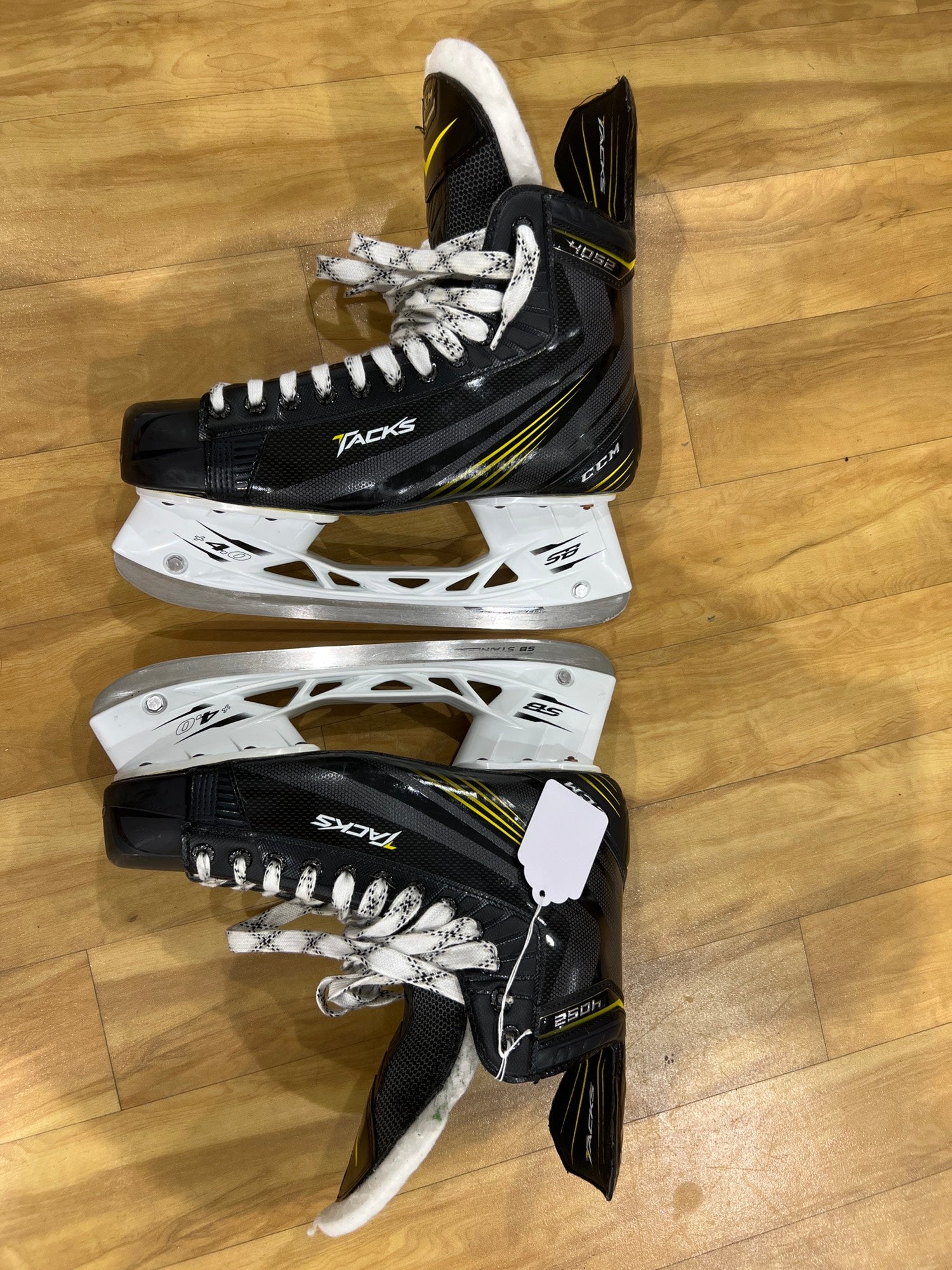 Senior Used CCM Tacks 4052 Hockey Skates EE (Extra Wide) 10.5 SidelineSwap