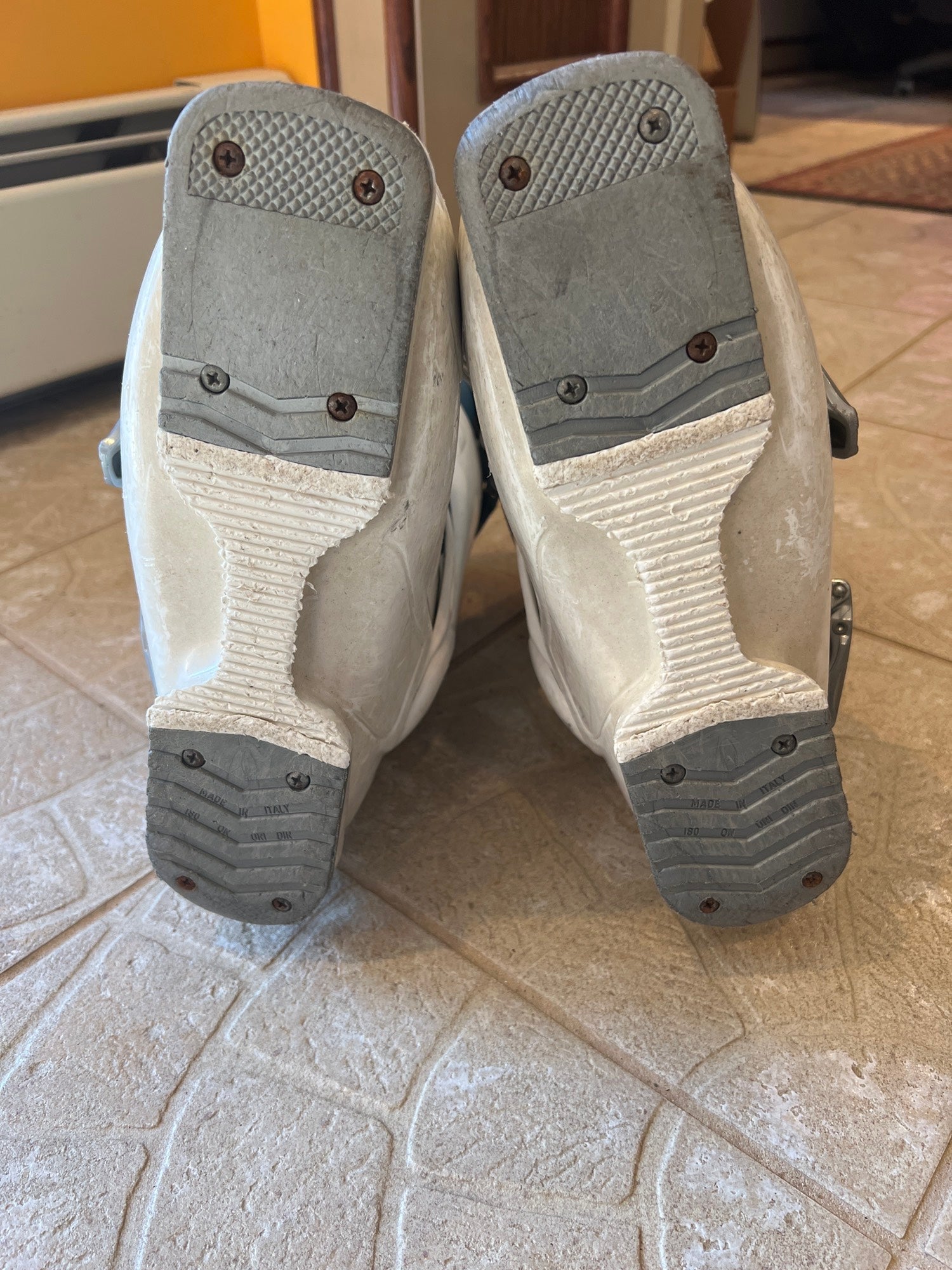 Used Axis 3J Ski Boots Mondo 24 & mondo 24.5 (280289mm) SidelineSwap