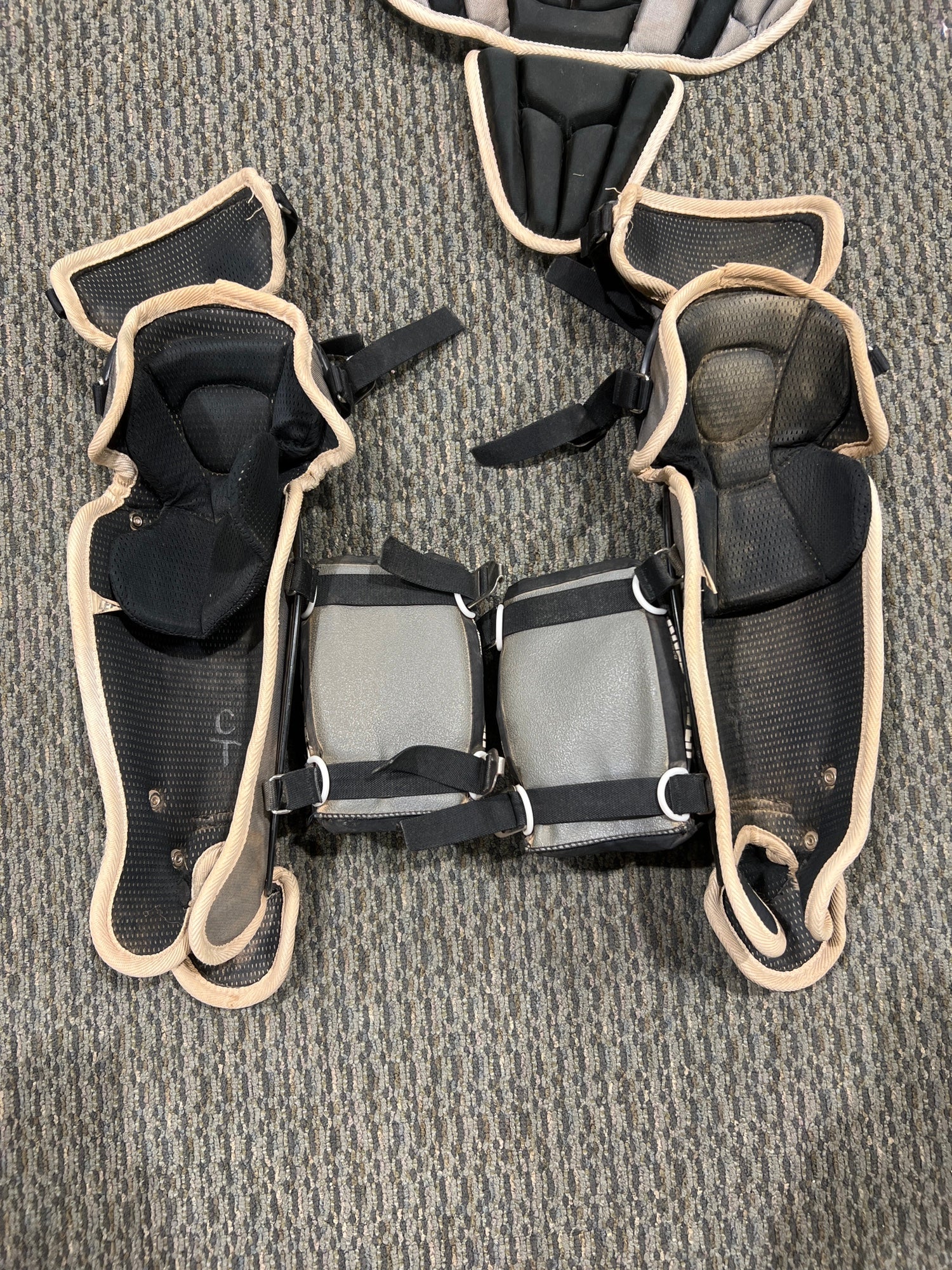 Used Wilson Catcher's Set with BoomBah Catchers helmet Size 77 1/2