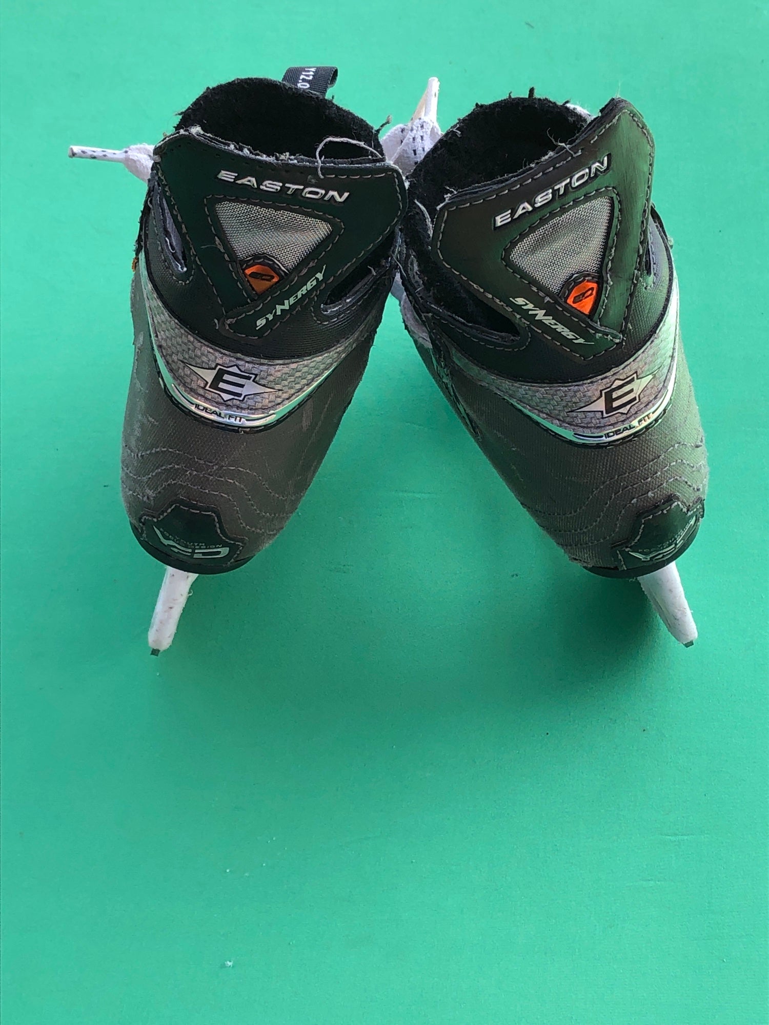 Youth Used Easton EQ4 Hockey Skates D&R (Regular) 12.0 SidelineSwap