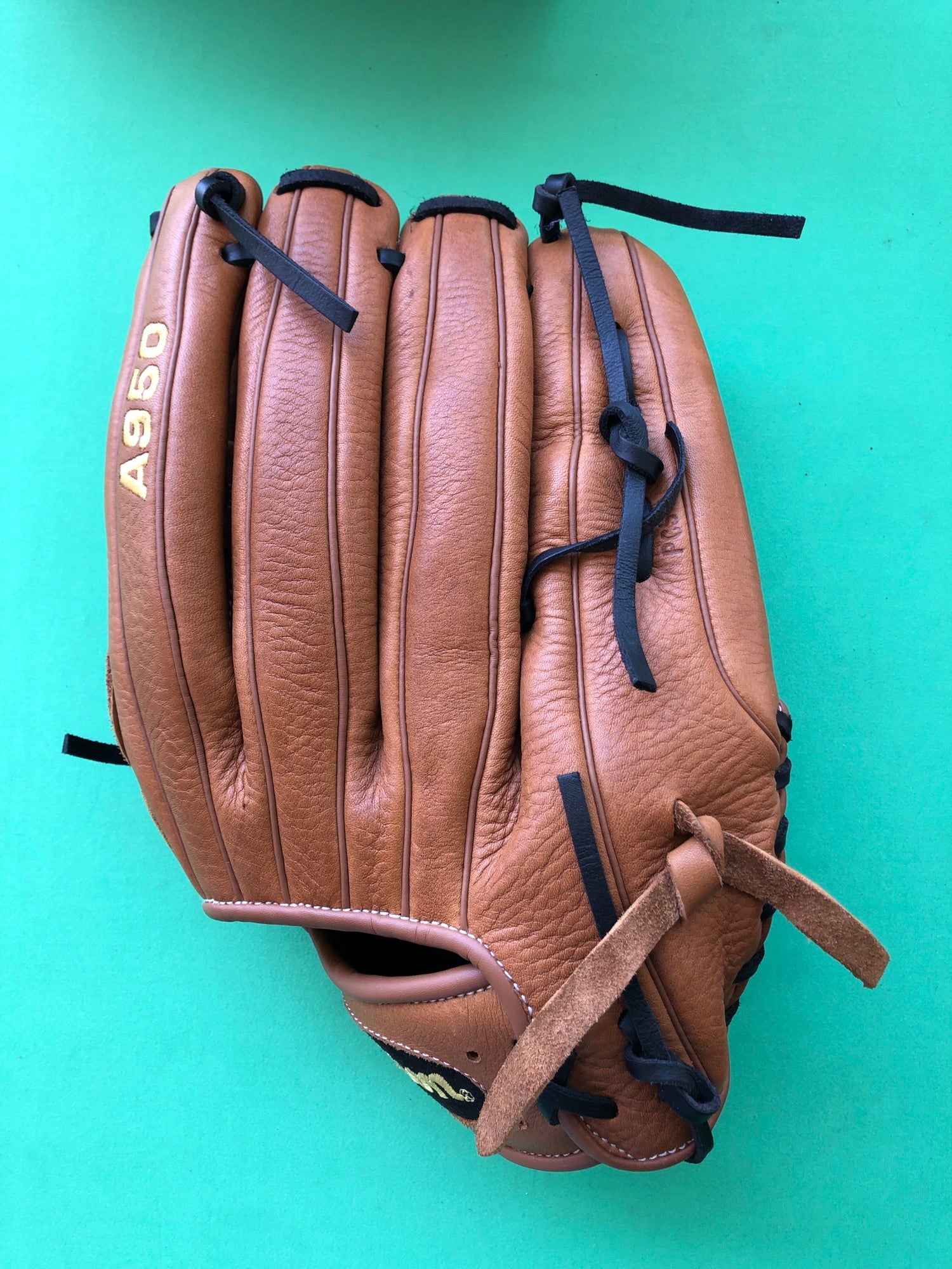 Used Wilson A950 Left Hand Throw Outfield Baseball Glove 12.75" SidelineSwap