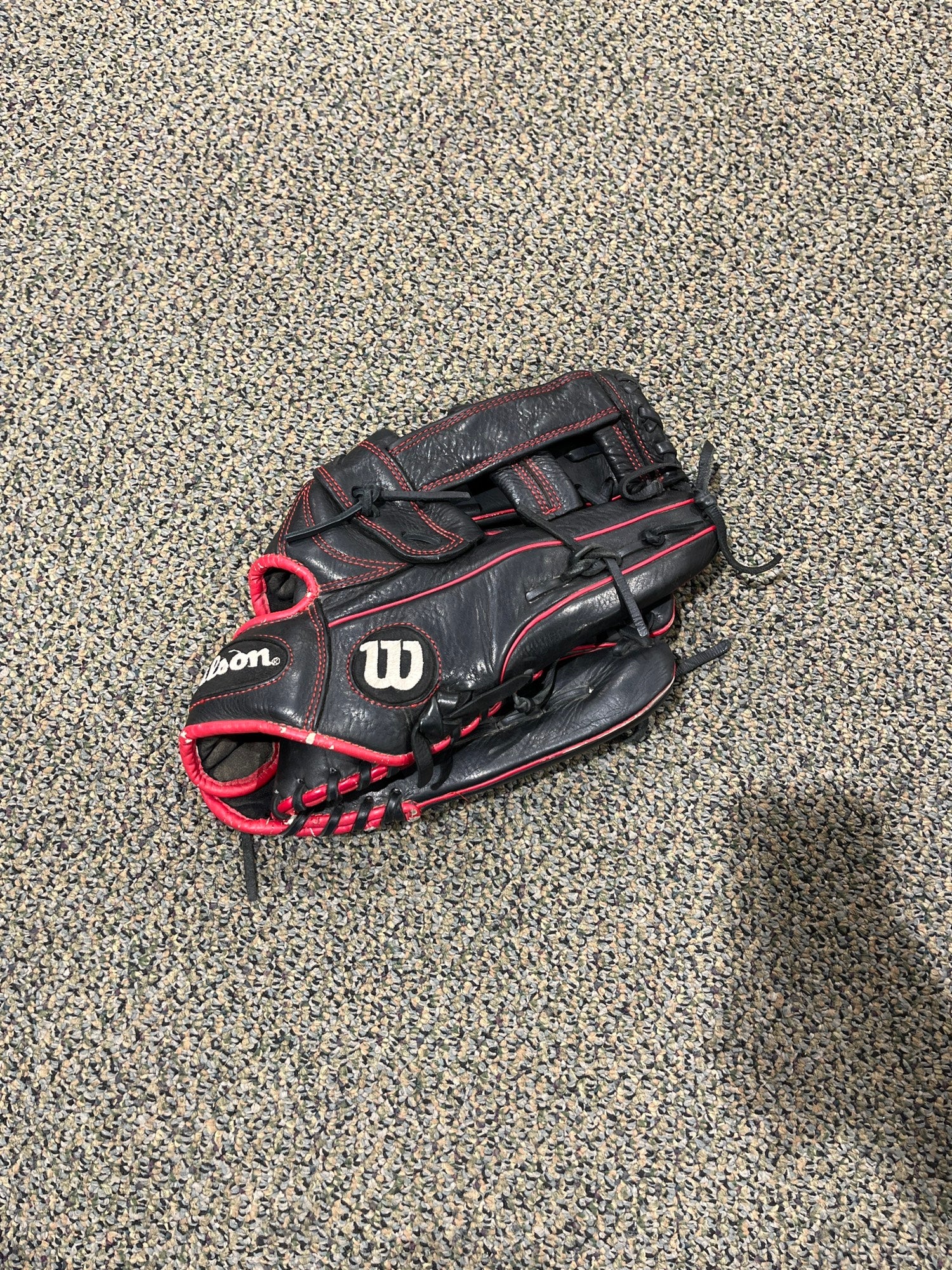 Used Wilson A950 Right Hand Throw Outfield Baseball Glove 13" SidelineSwap