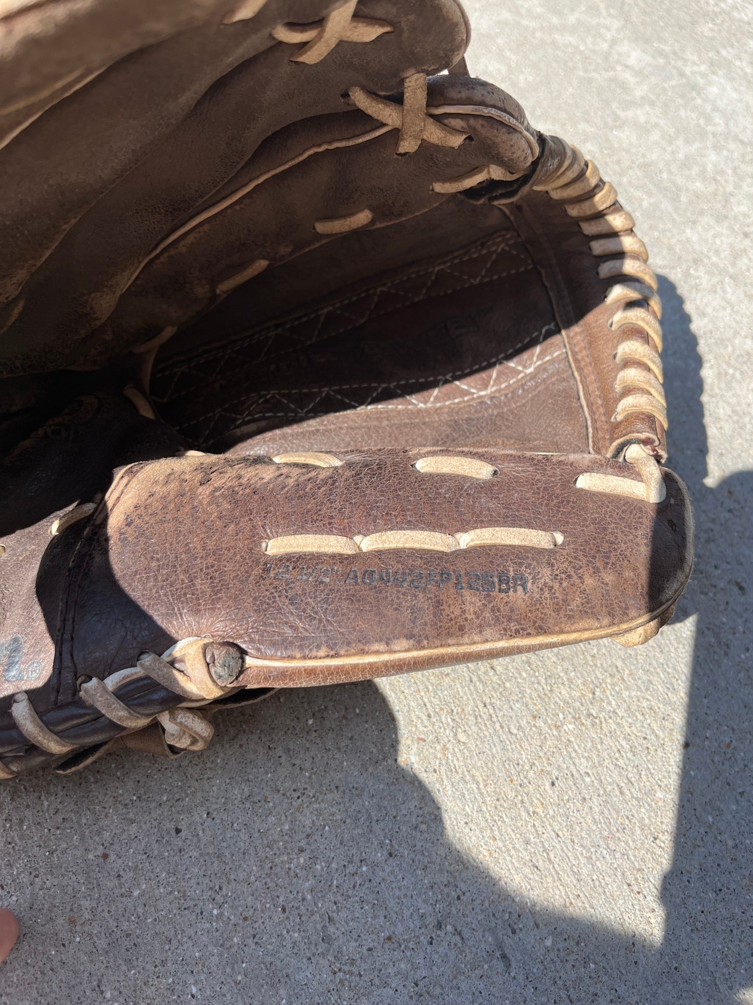 Used Wilson A440 Fastpitch Left Hand Throw Outfield Softball Glove 12.5