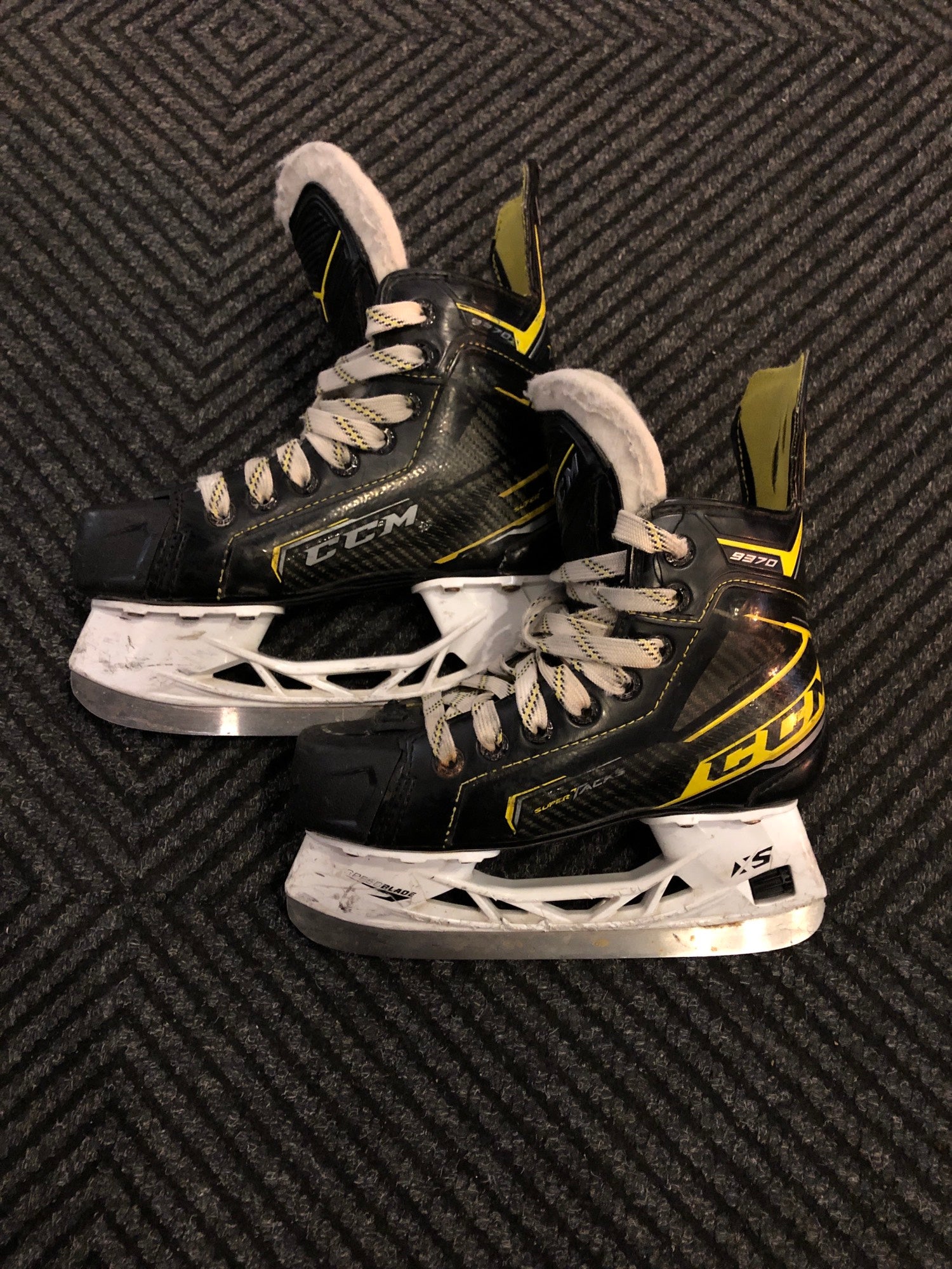 Junior Used CCM Super Tacks 9370 Hockey Skates D&R (Regular) Retail 1.5