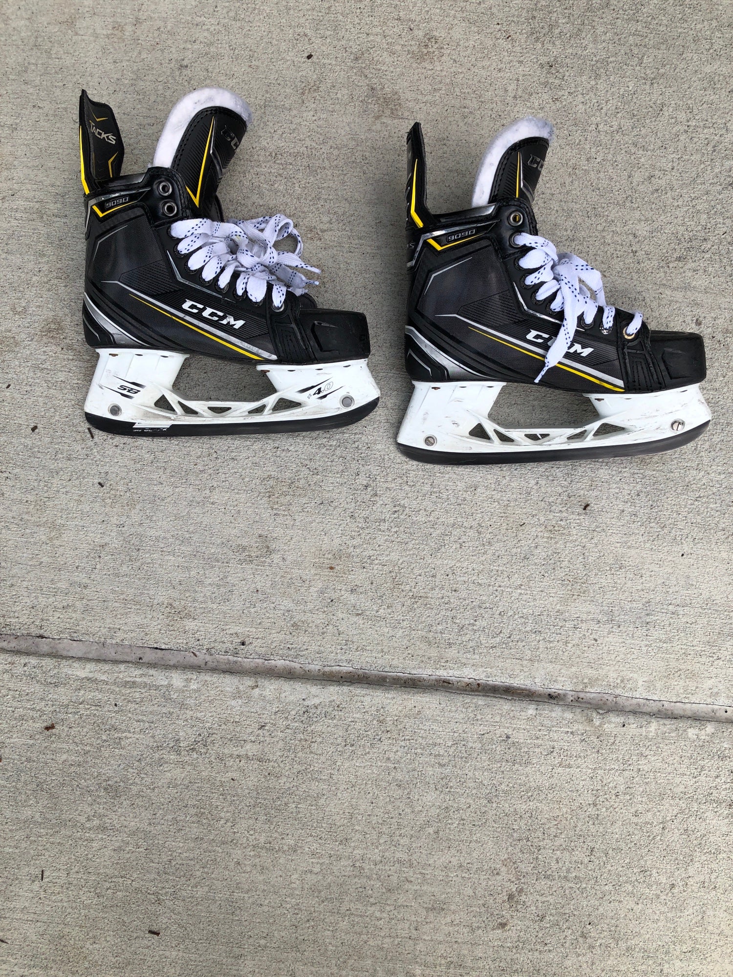 Used Senior CCM Tacks 9090 Hockey Skates D&R (Regular) 6.0 SidelineSwap