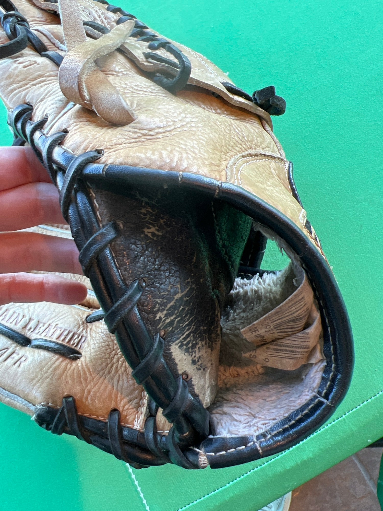 Used Spalding Left Hand Throw Baseball Glove 12.5" SidelineSwap