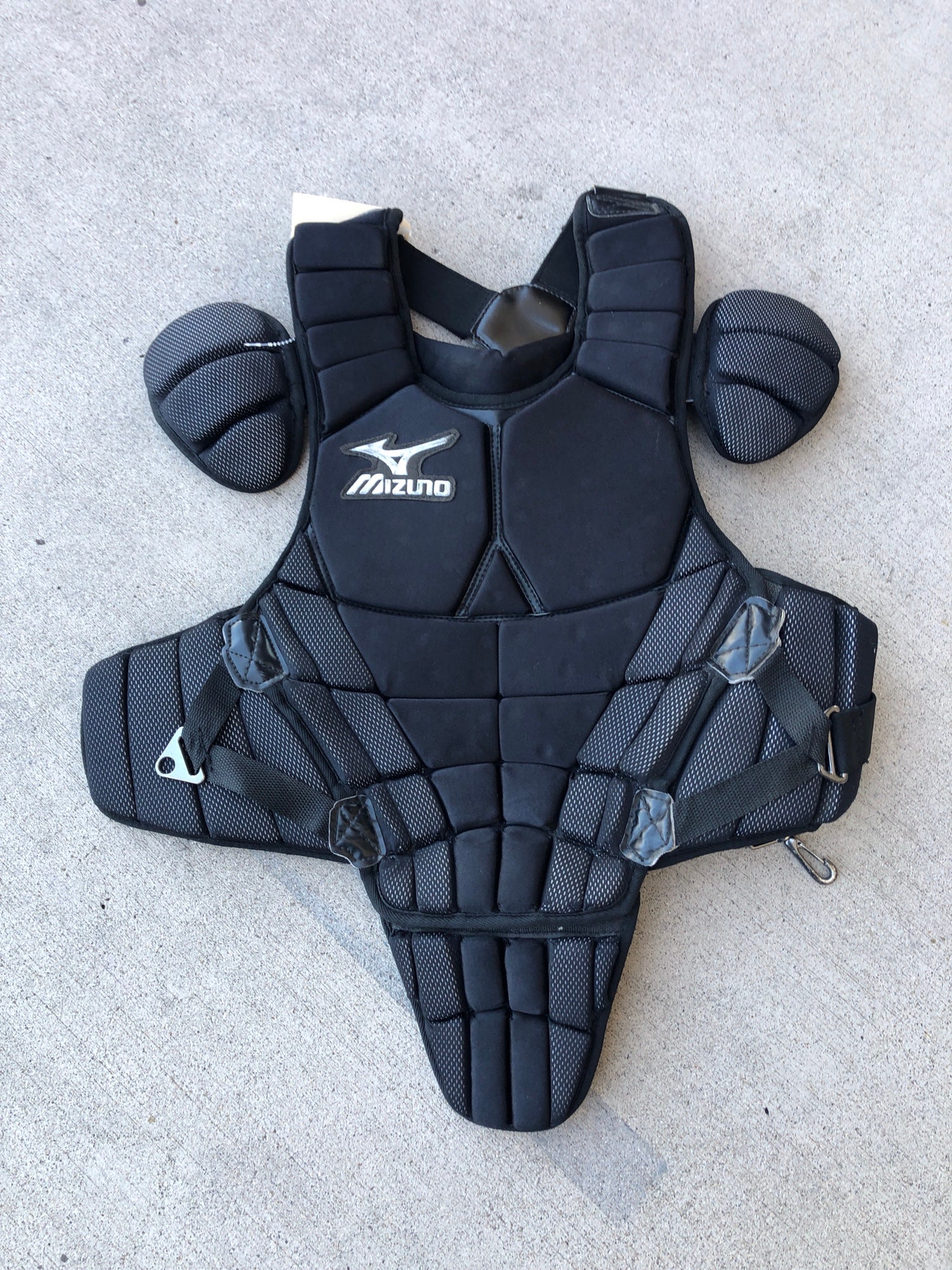 Used Mizuno Catcher's Chest Protector 14" SidelineSwap