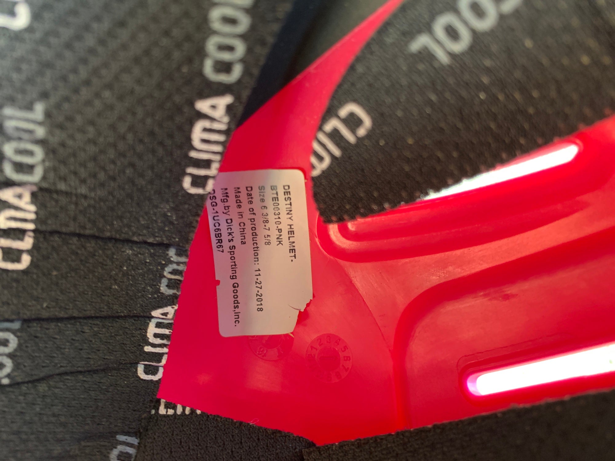 Used Softball batting helmet 6,3/8 7,5/8 with cage SidelineSwap