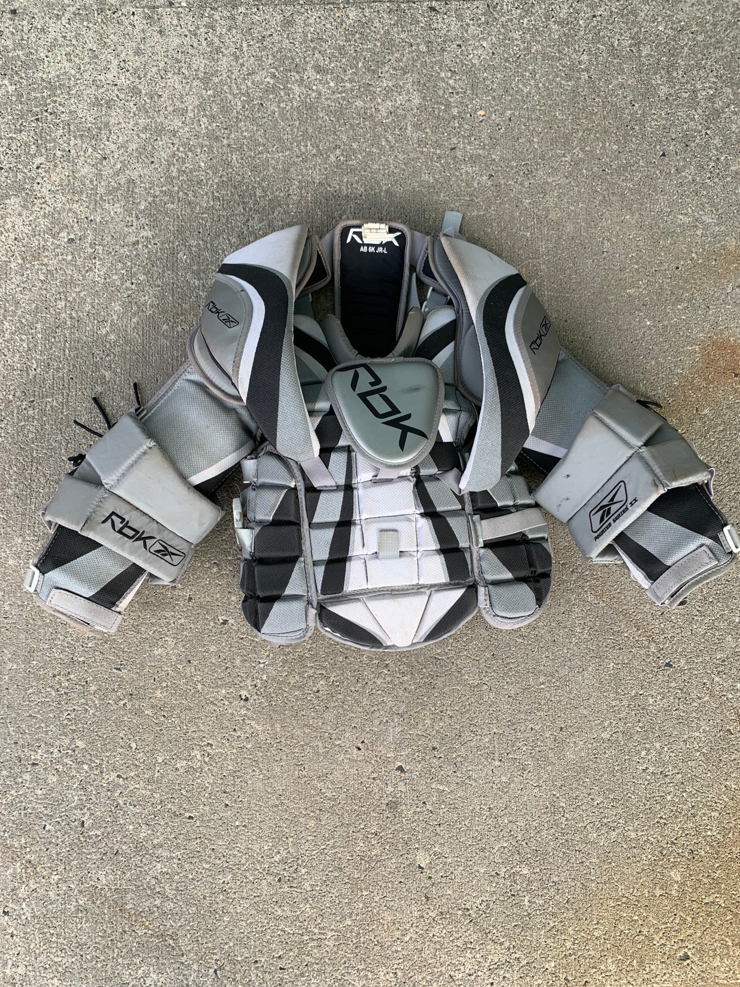 Used Large Reebok AB Premier II Goalie Chest Protector Retail