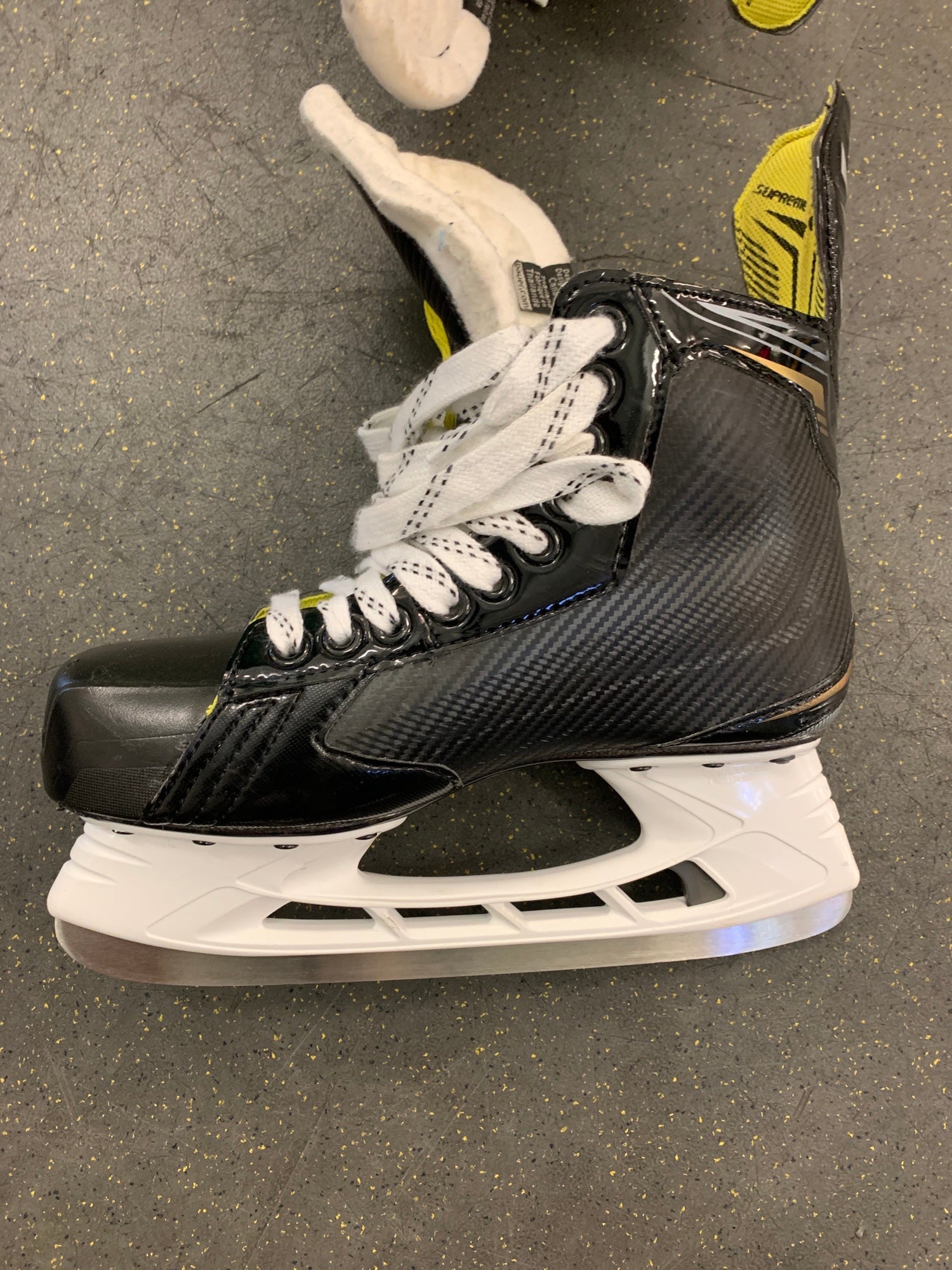 Senior Used Bauer Supreme Elite Hockey Skates D&R (Regular) 6.0