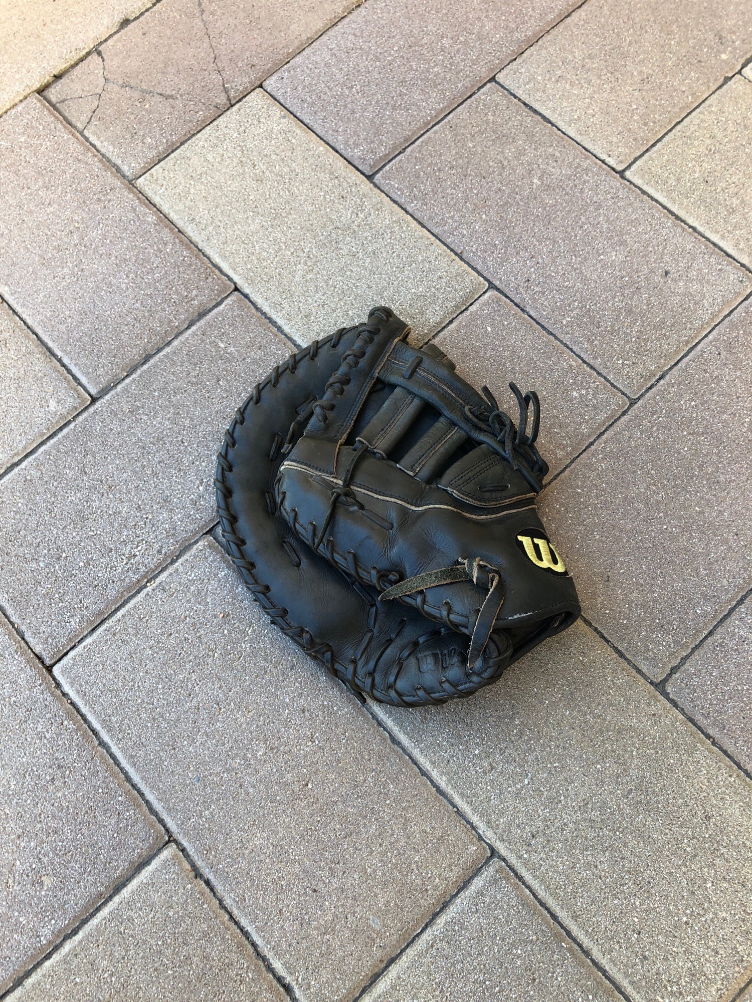 Used Wilson A2000 Left Hand Throw First Base Baseball Glove 12