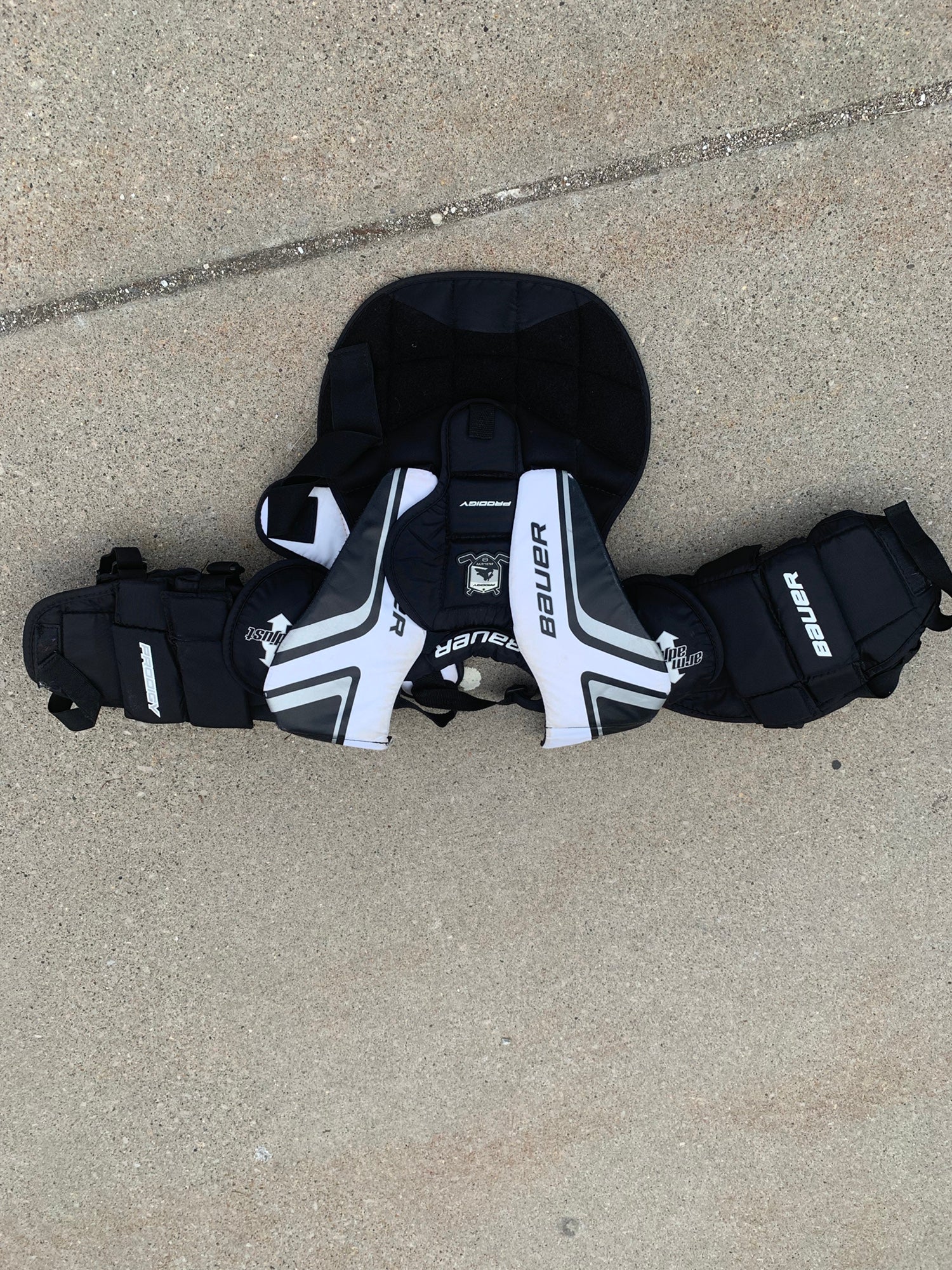 Youth Used Large/XL Bauer Prodigy 2.0 Goalie Chest Protector SidelineSwap