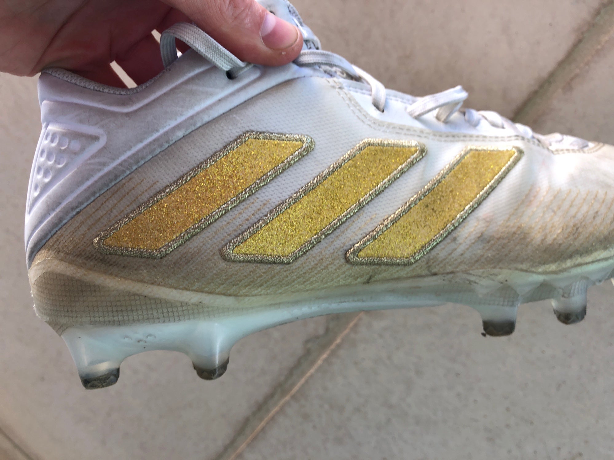 freak mid molded wide cleats