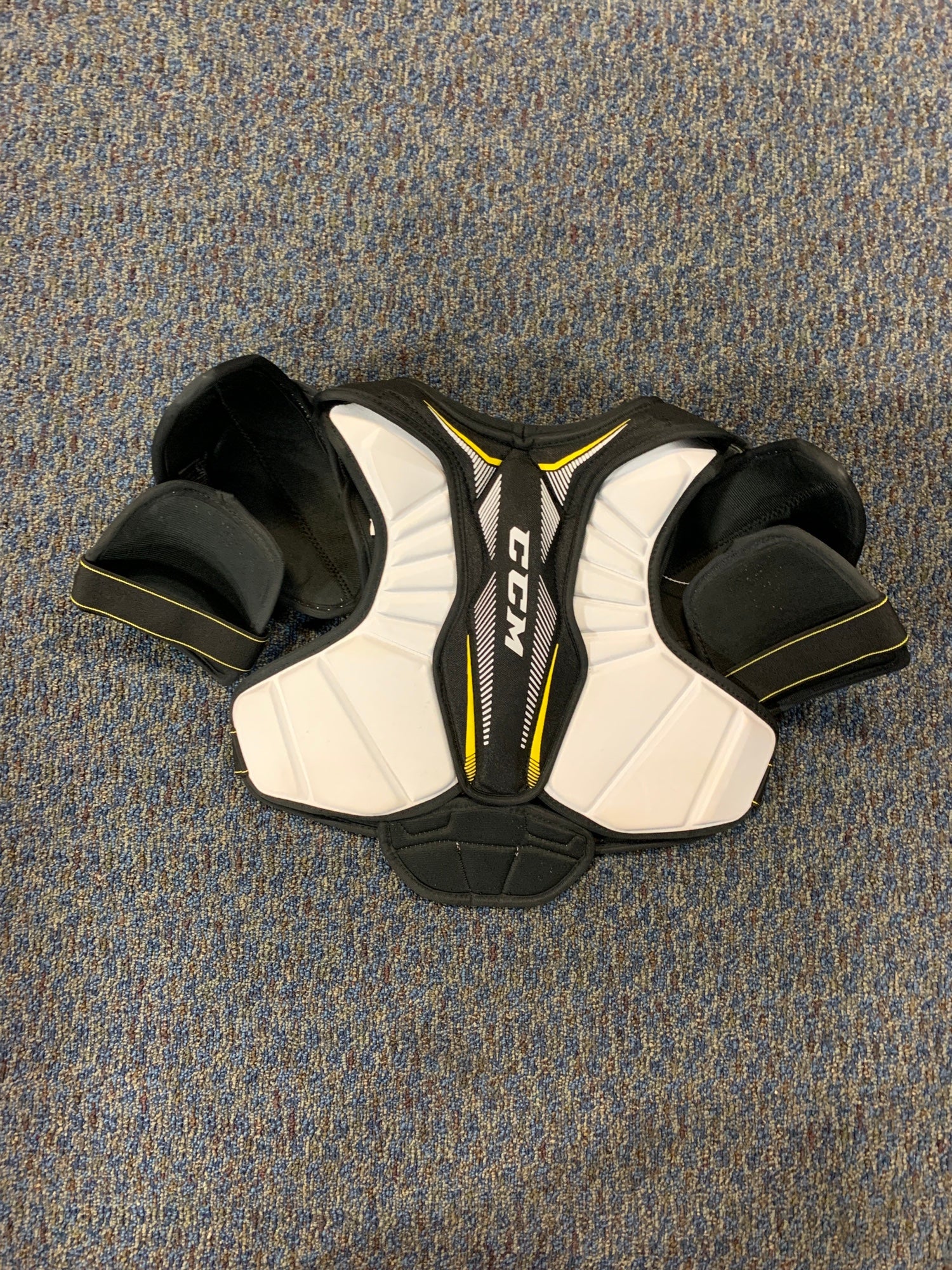 Used Junior Medium CCM Tacks 9060 Shoulder Pads SidelineSwap
