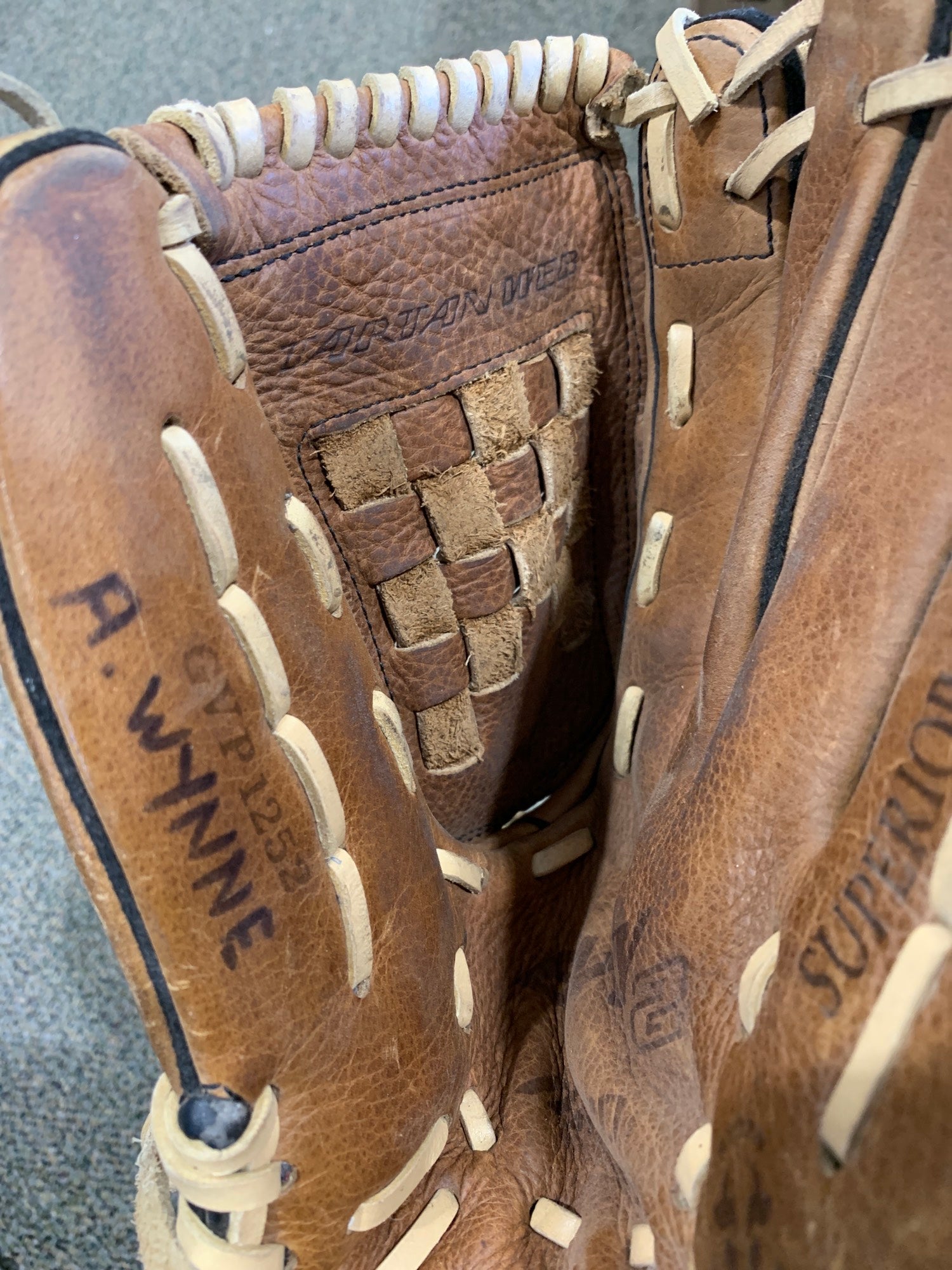 Used Mizuno Envy 2 Right Hand Throw Outfield Baseball Glove 12.5