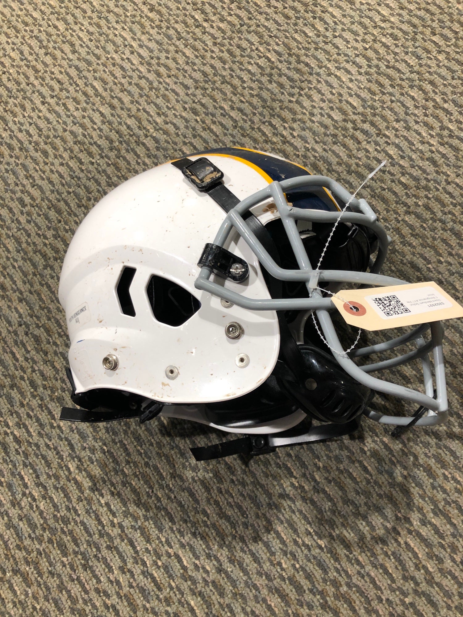 Used Medium Schutt Vengeance A11 Helmet SidelineSwap
