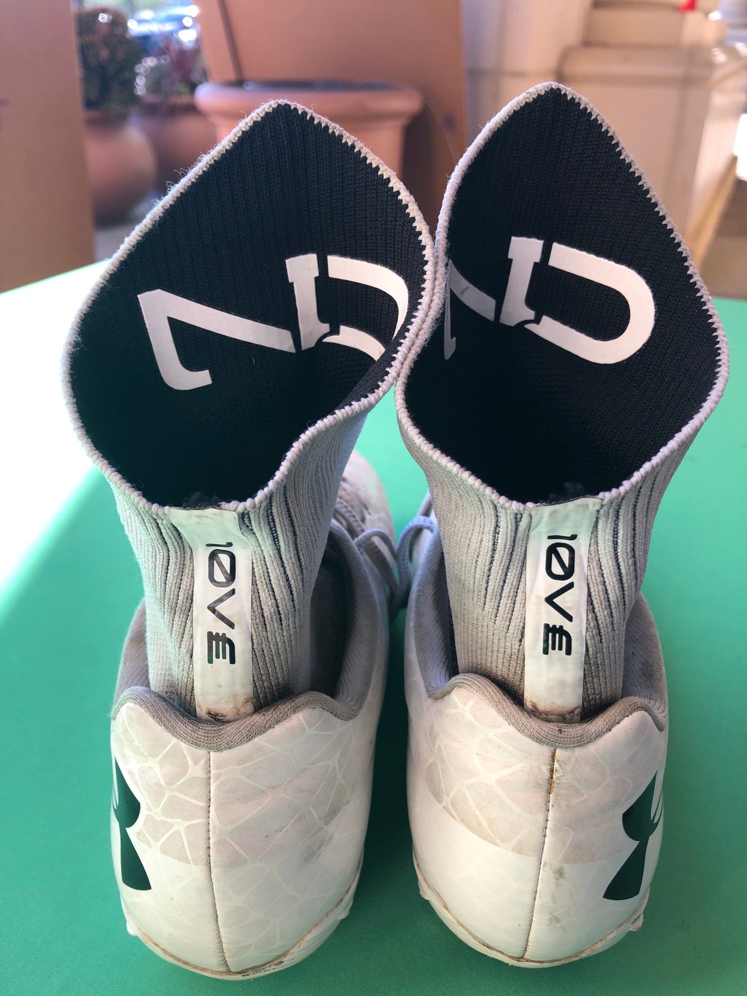 freak mid molded cleats
