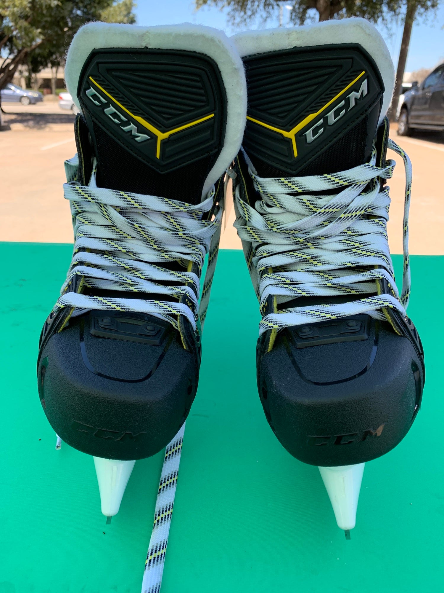 Senior Used CCM Super Tacks 9370 Hockey Skates EE (Extra Wide) 6.0