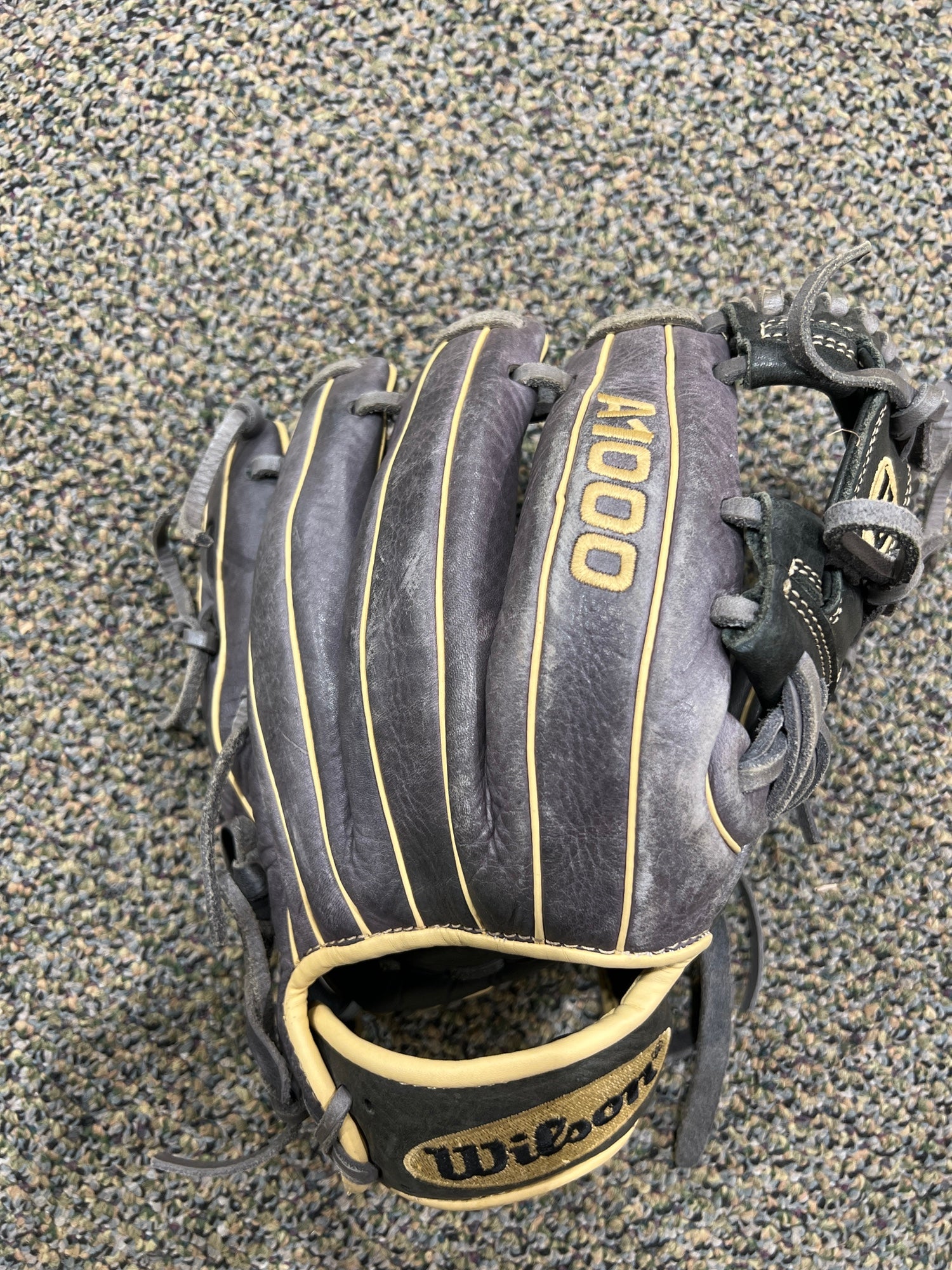 Used Wilson A1000 Left Hand Throw Baseball Glove 11.5" SidelineSwap