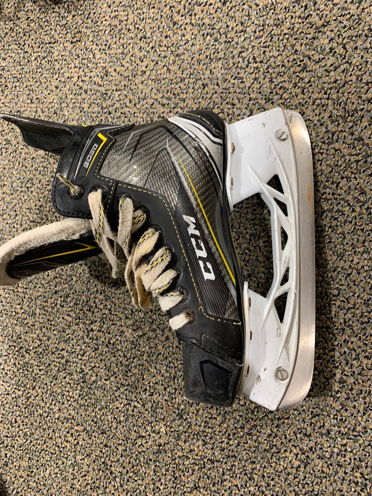 Junior Used CCM Tacks 9060 Hockey Skates D&R (Regular) 4.0 SidelineSwap